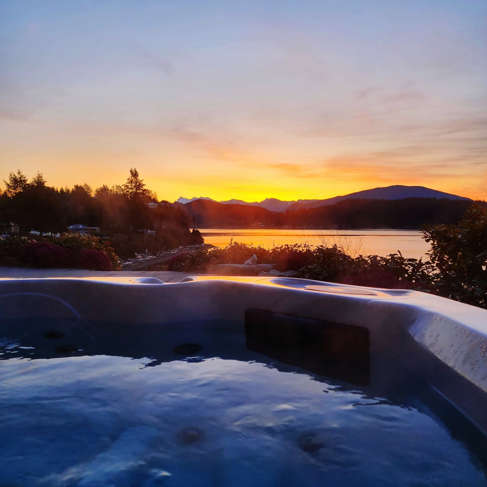 Lever de soleil depuis le bain à remous.