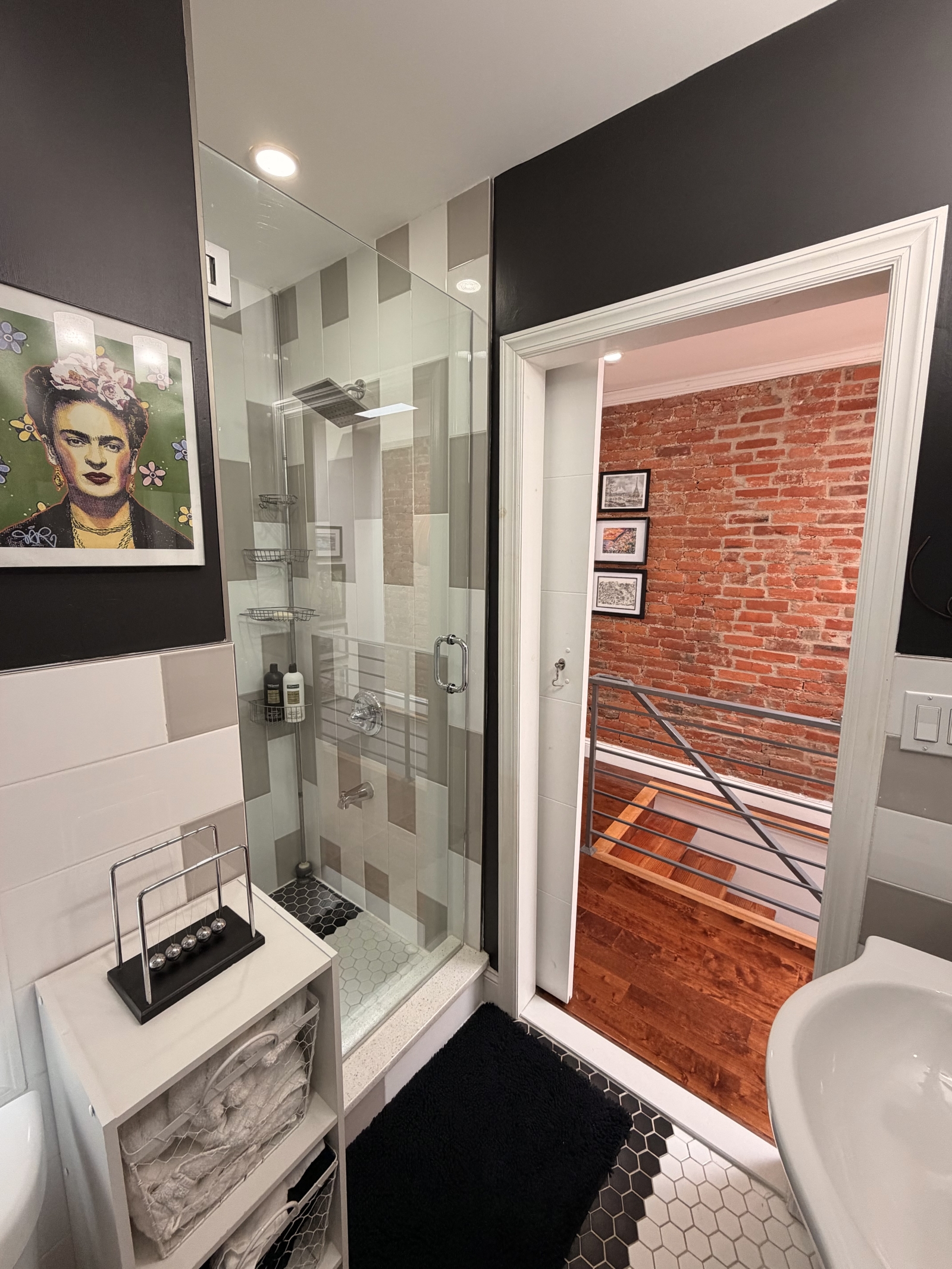 Stylish Private Room in  South Philadelphia Rowhome