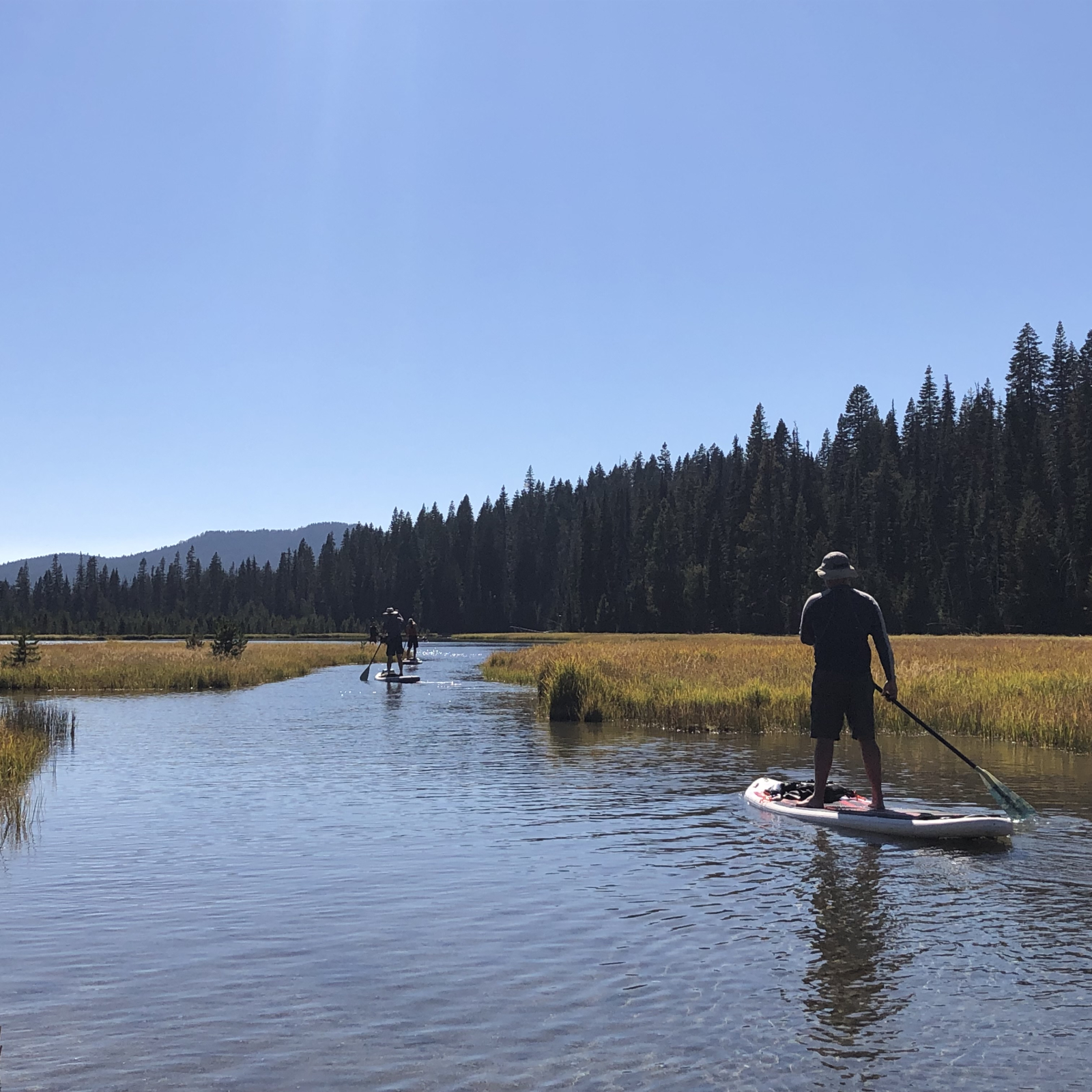 Stand-up paddleboarden op Hosmer Lake. Verschillende andere meren om uit te kiezen in onze omgeving ...