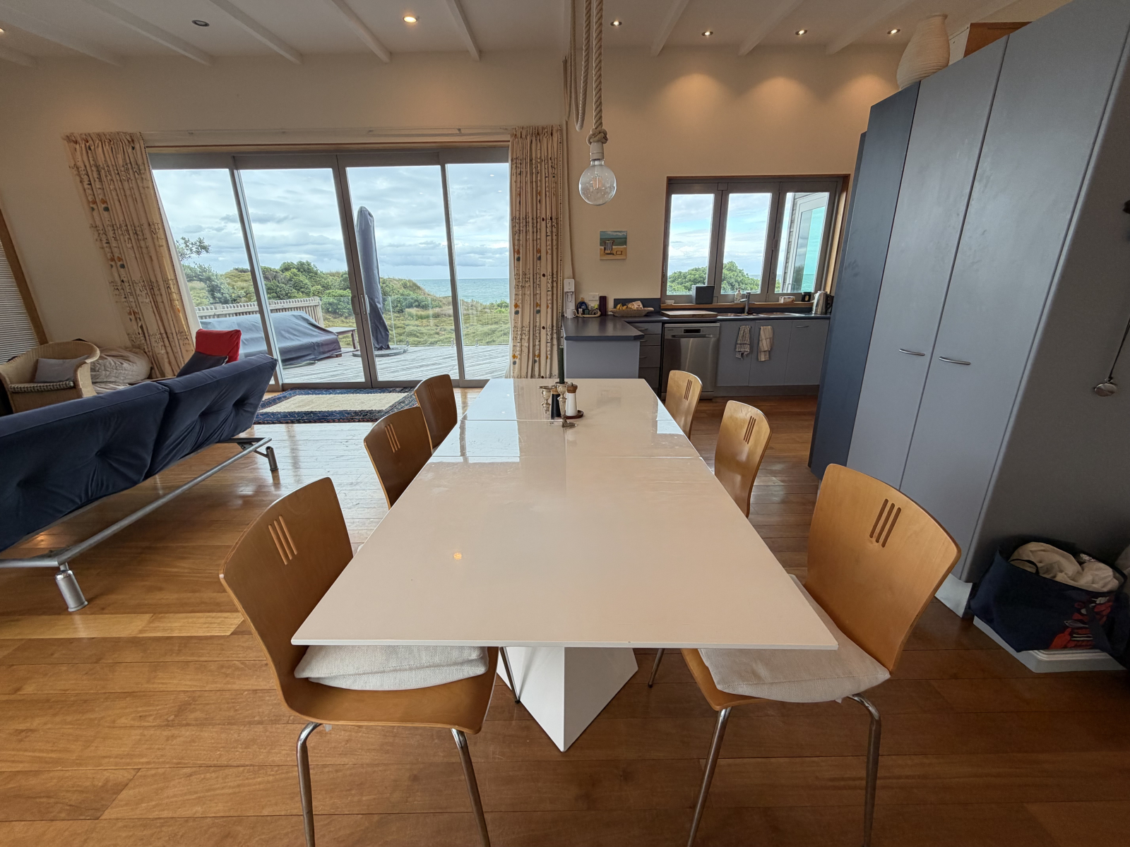 Well equipped holiday home with amazing privacy and seaviews.