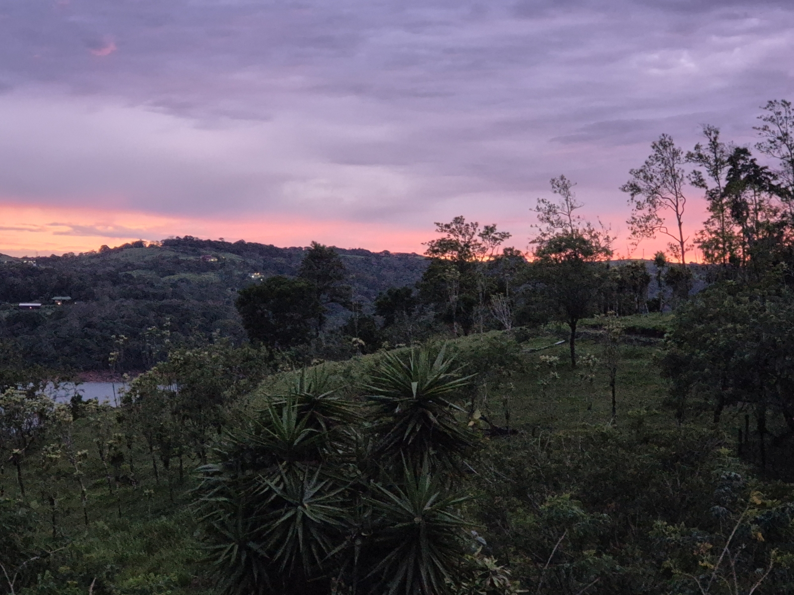 Lichterfülltes Häuschen am Lake Arenal