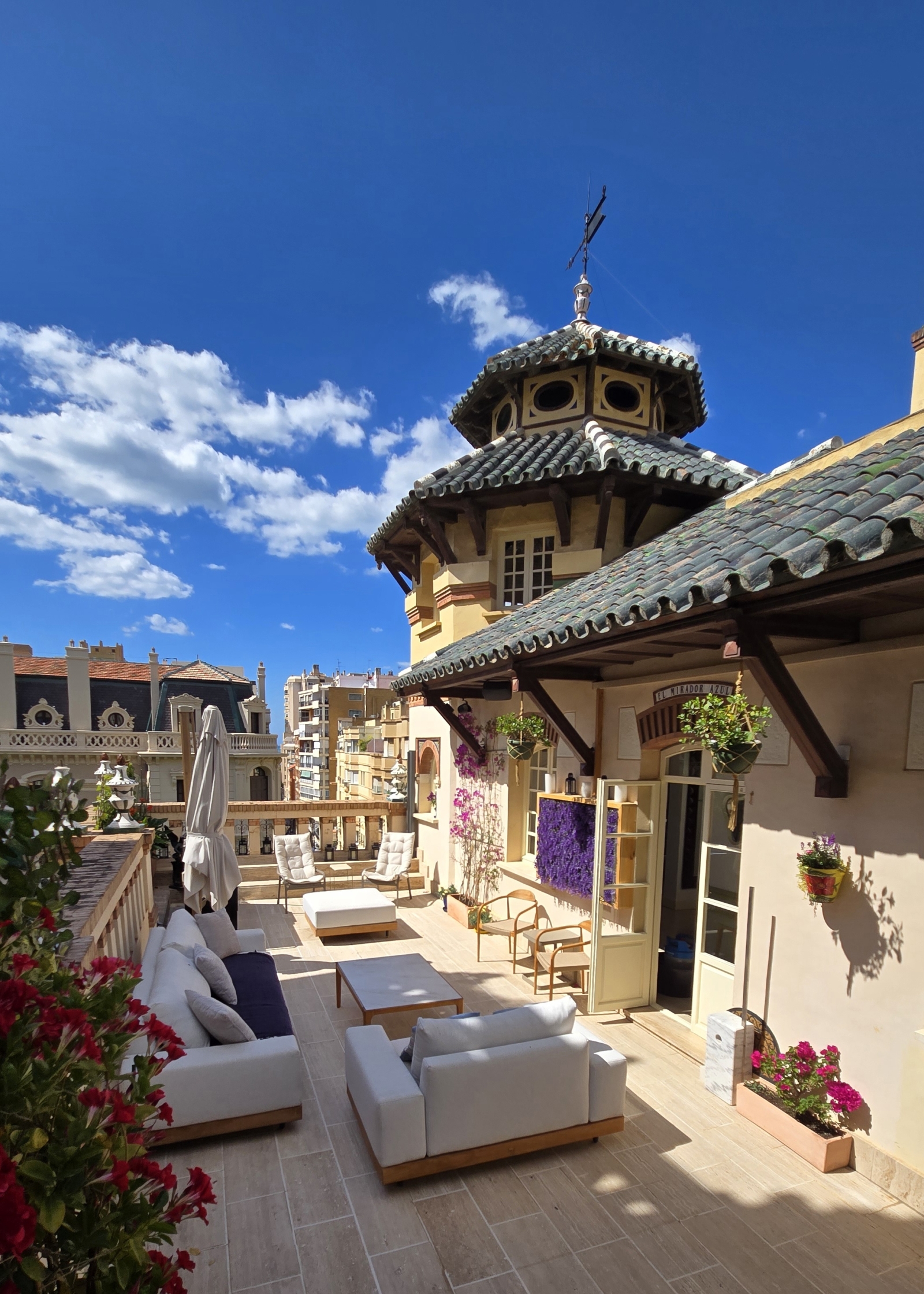 Historic Penthouse with Terraces, Sea, City & Castle Views