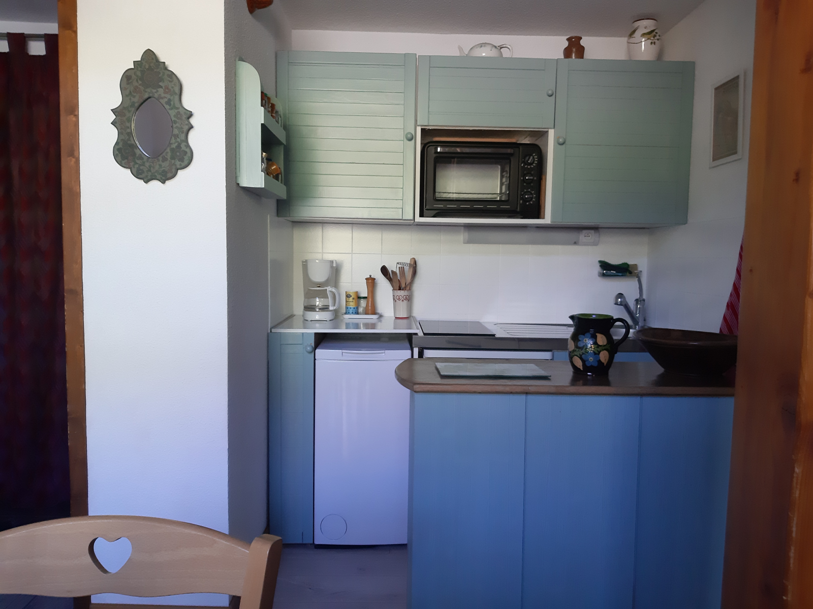 Cucina con piano cottura a induzione.
