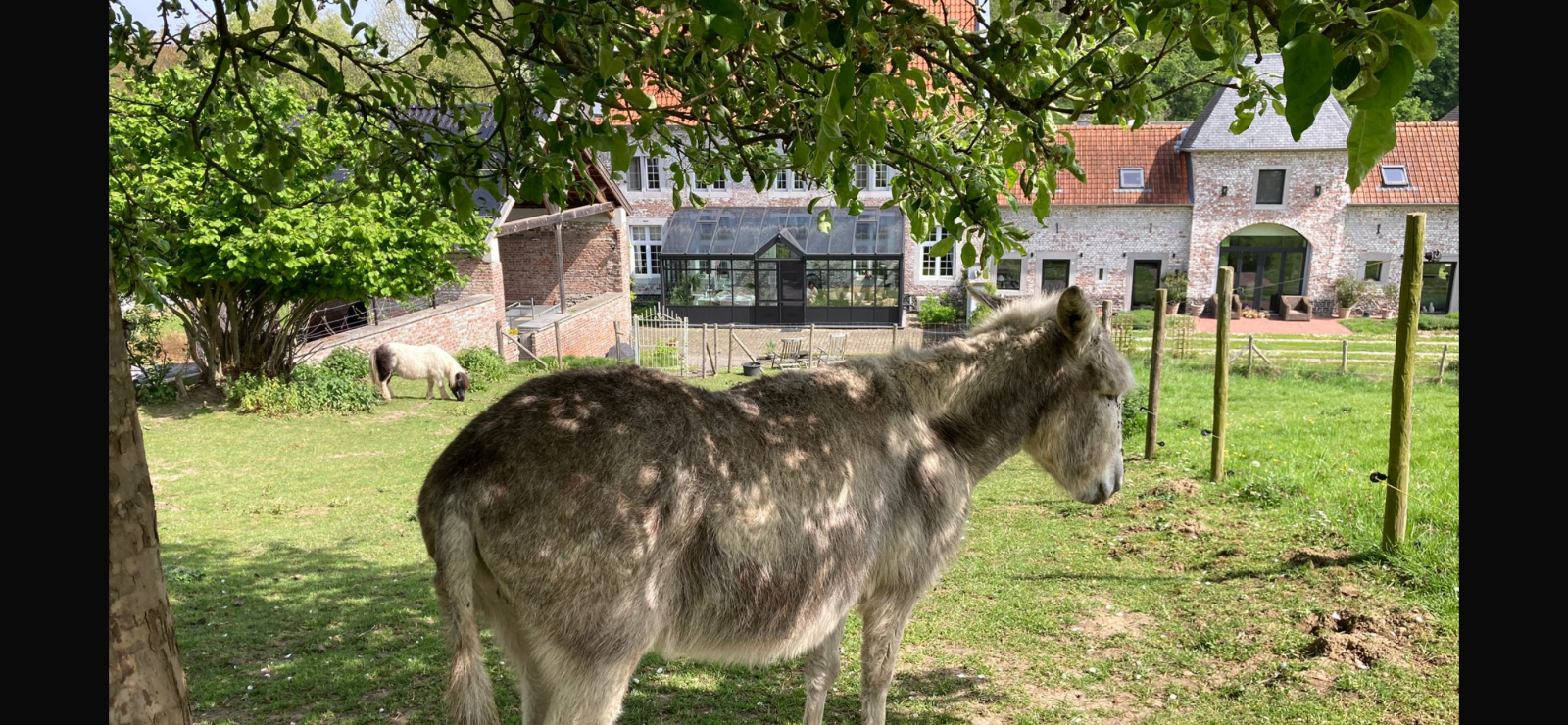 Vicaria histórica em ambiente rural próximo a Sint Truiden, Bélgica