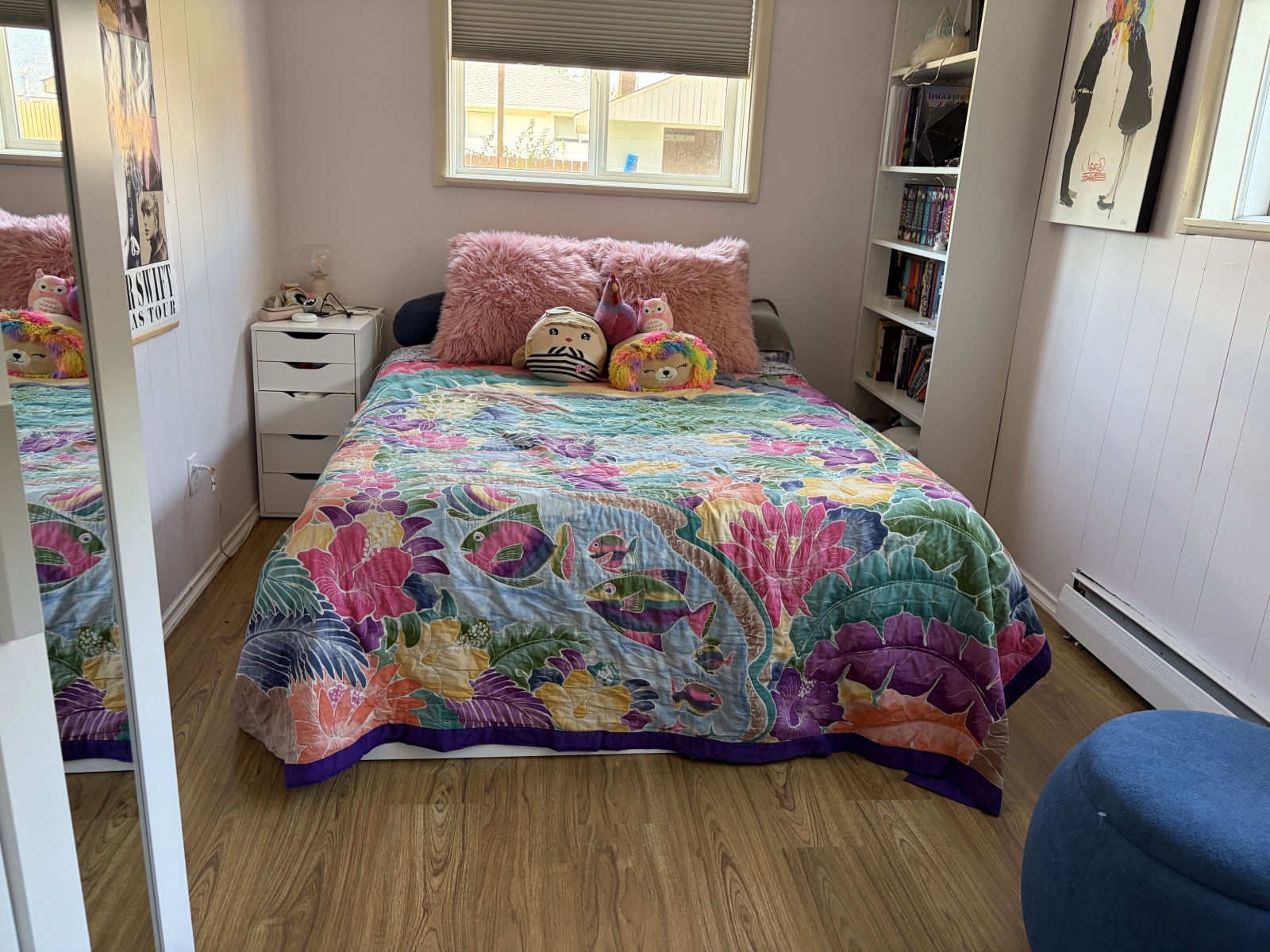 Downstairs bedroom with queen size bed and desk. Has ensuite (1960s style!)