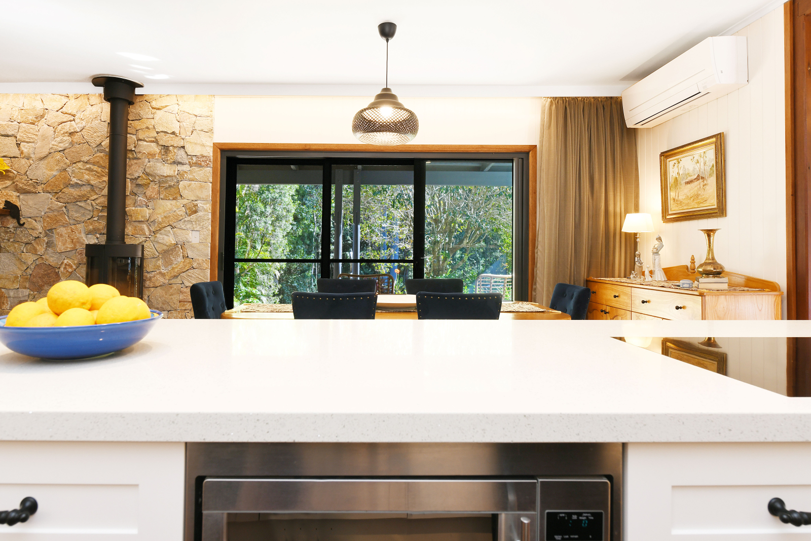 Cuisine avec vue sur les magnifiques jardins