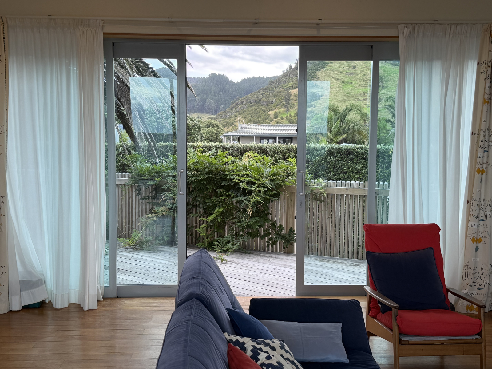 Well equipped holiday home with amazing privacy and seaviews.