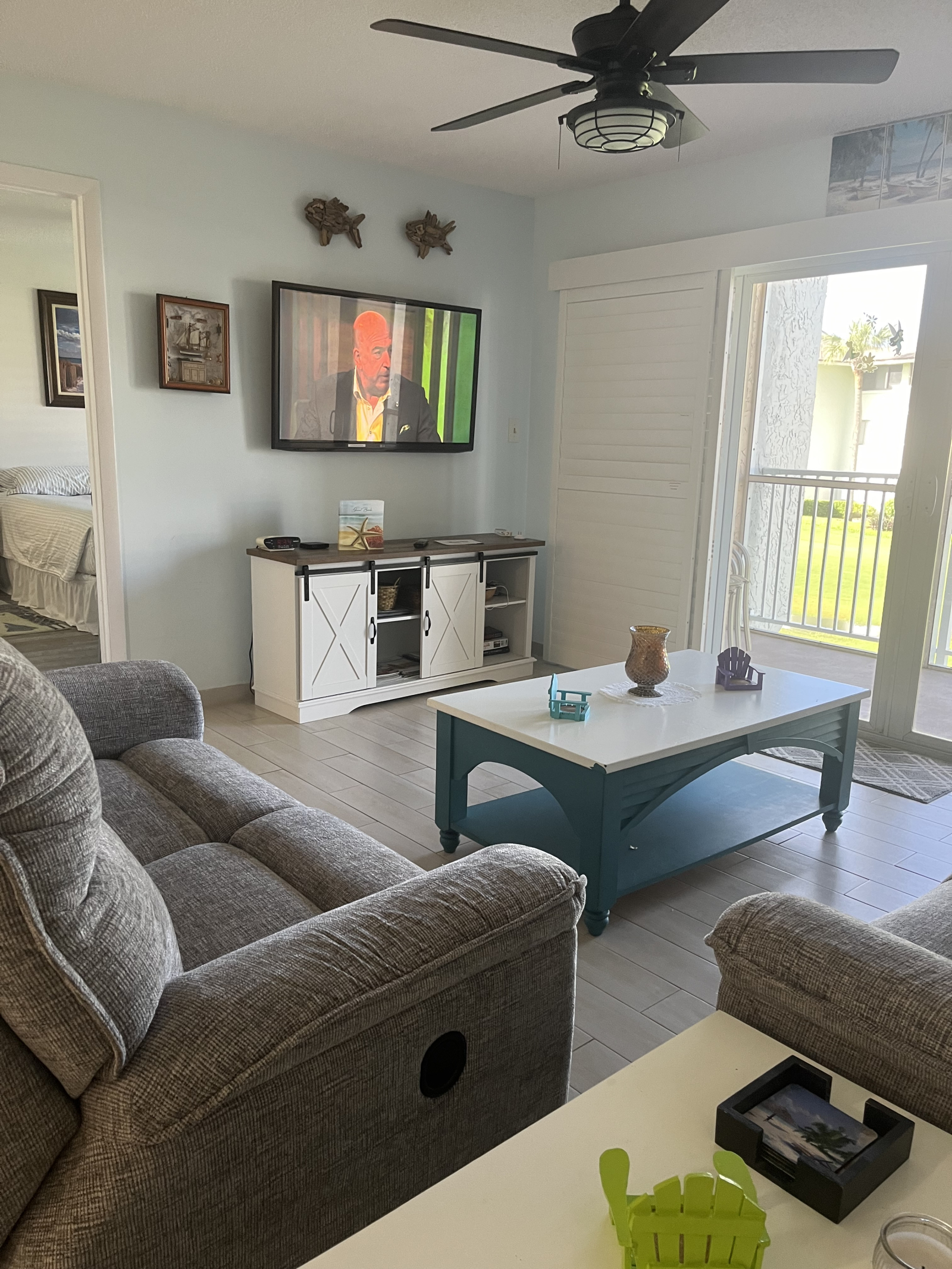 Living room with couch and Love seat