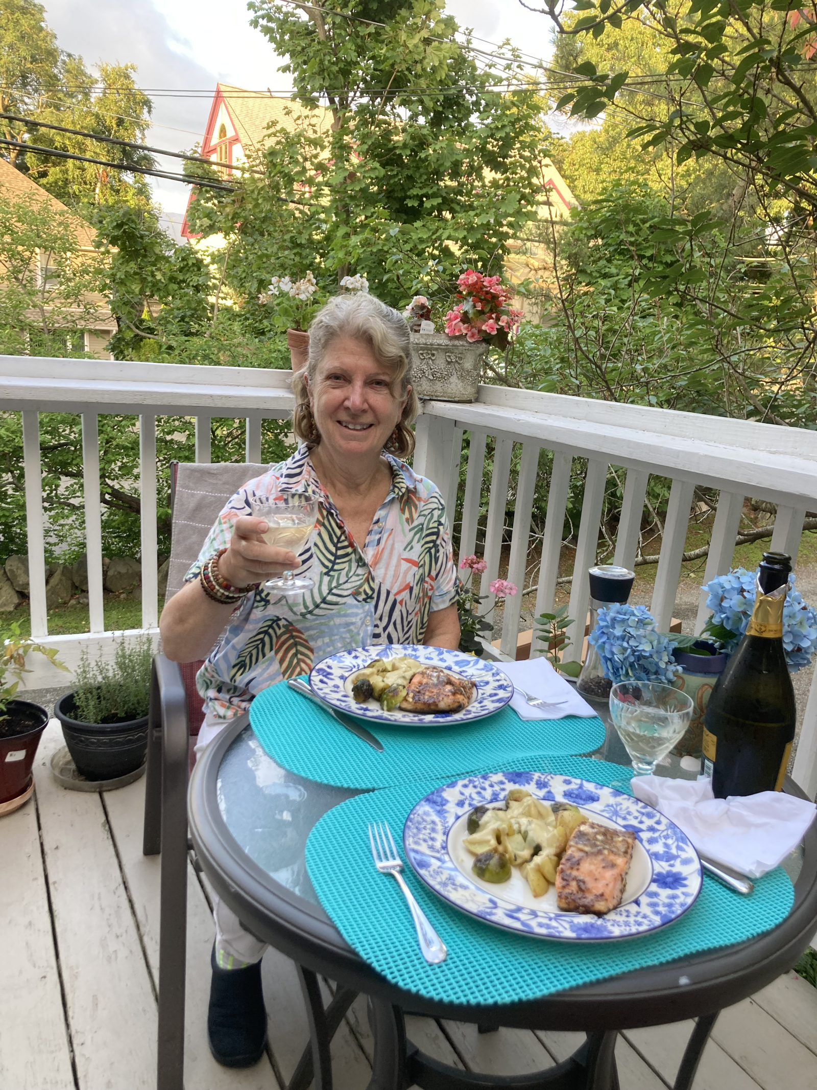 ¡Cena en la cubierta en verano!