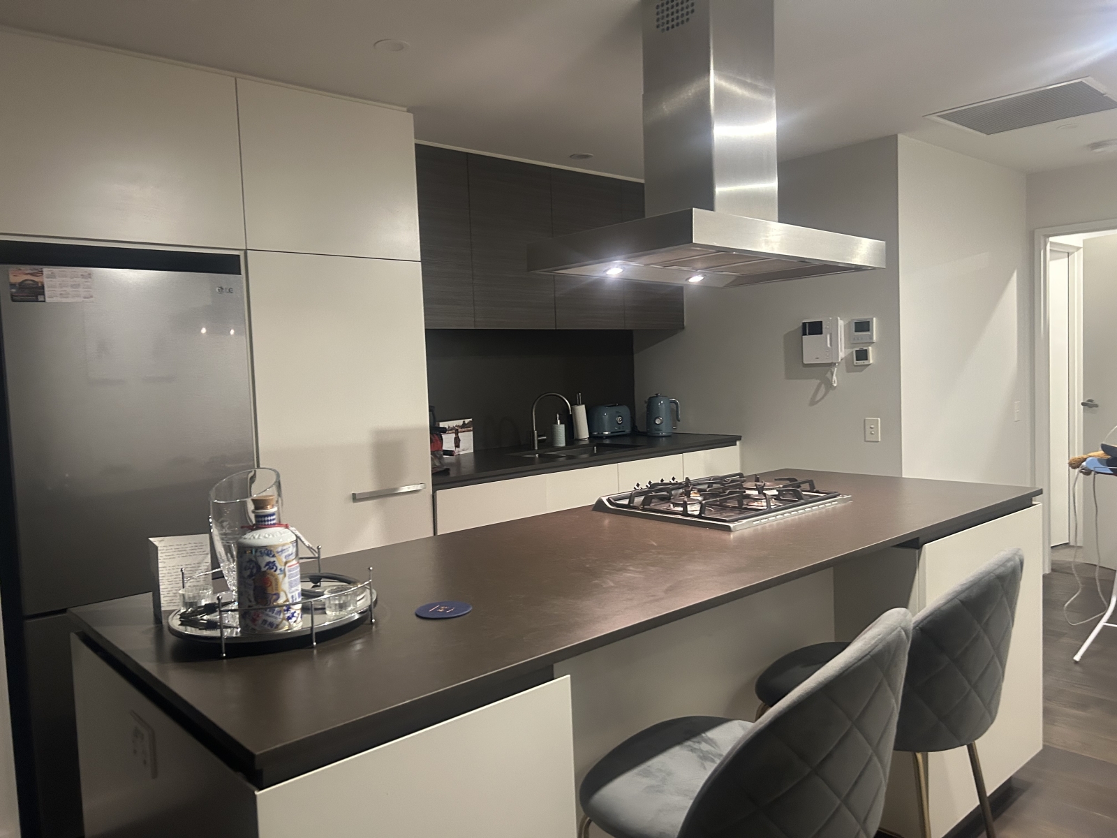 Apartamento moderno de dois andares com vista para a baía