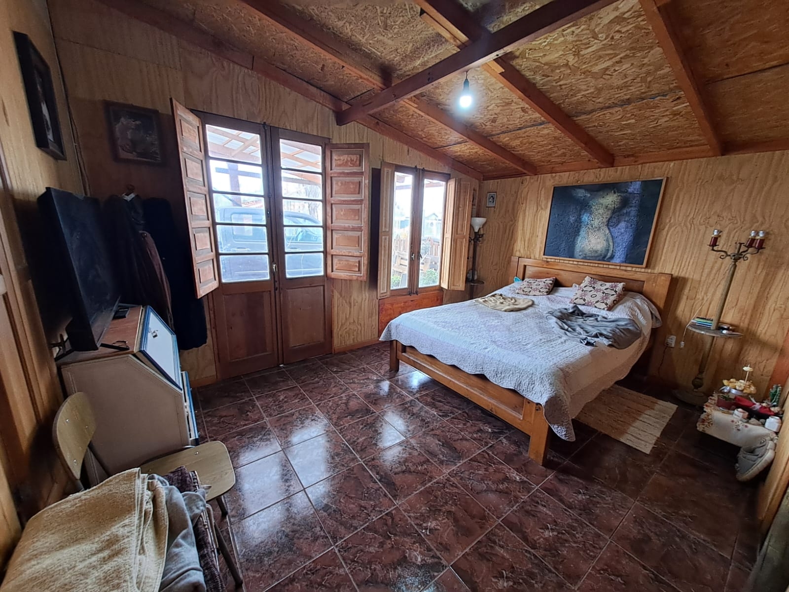 Wooden House between Vineyards and Ocean