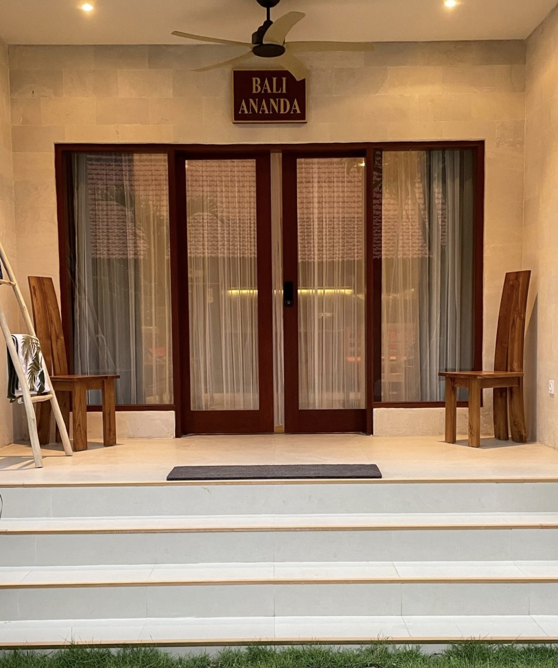 Entrada a Bali Ananda.