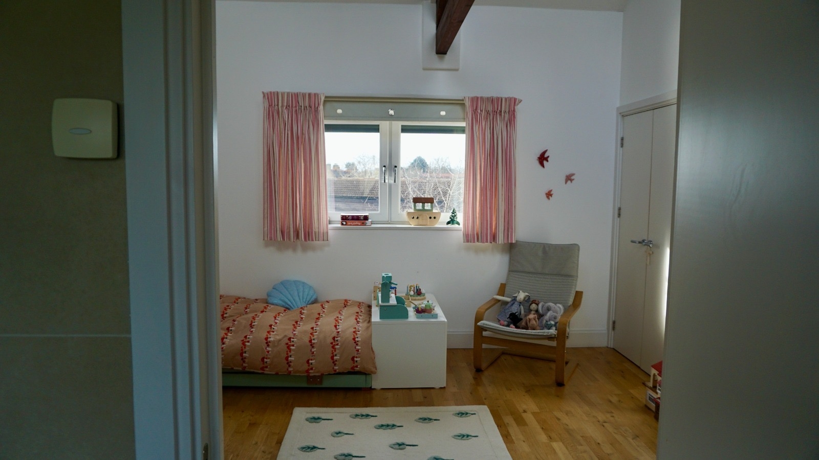 Stadthaus am Fluss bei Feuchtgebieten und Bootshäusern – malerisches Cambridge
