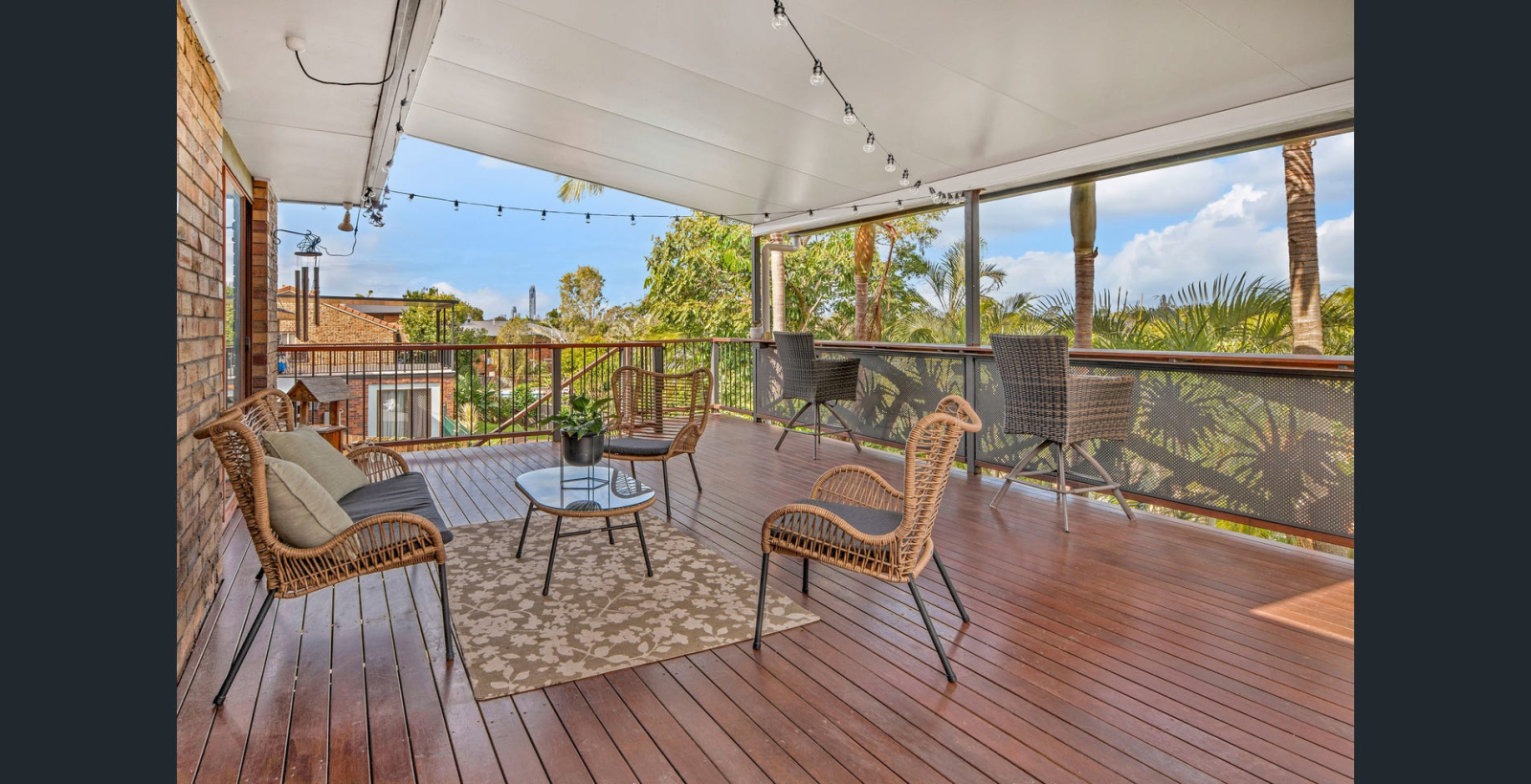 Varanda elevada com vista para o Surfers Paradise