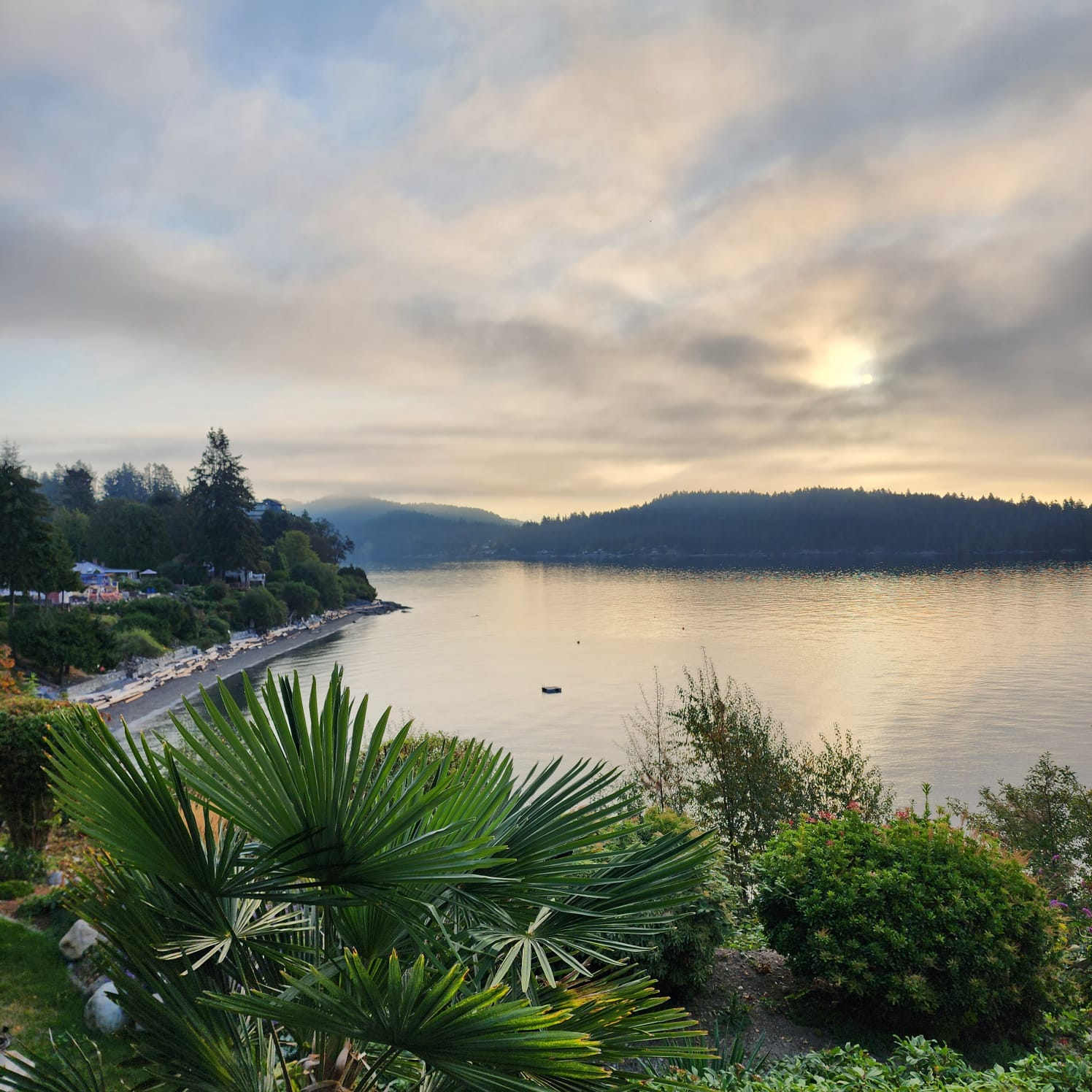 La vue n ° 3 depuis le patio montre Franklin Beach sur la gauche et l'île Keats juste devant.