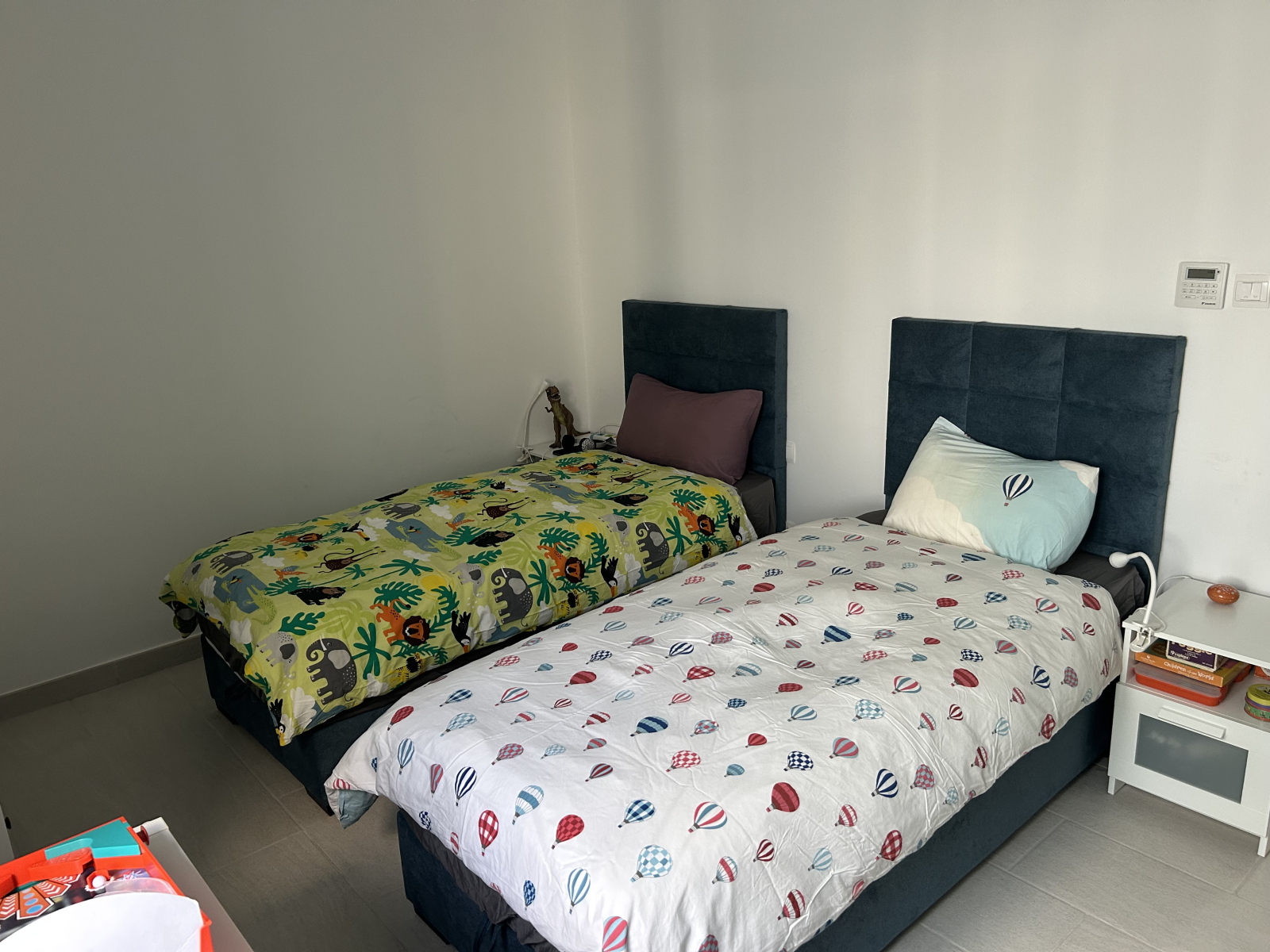 O quarto 2 tem 2 camas confortáveis de 90x200. Eles podem ser montados se necessário.