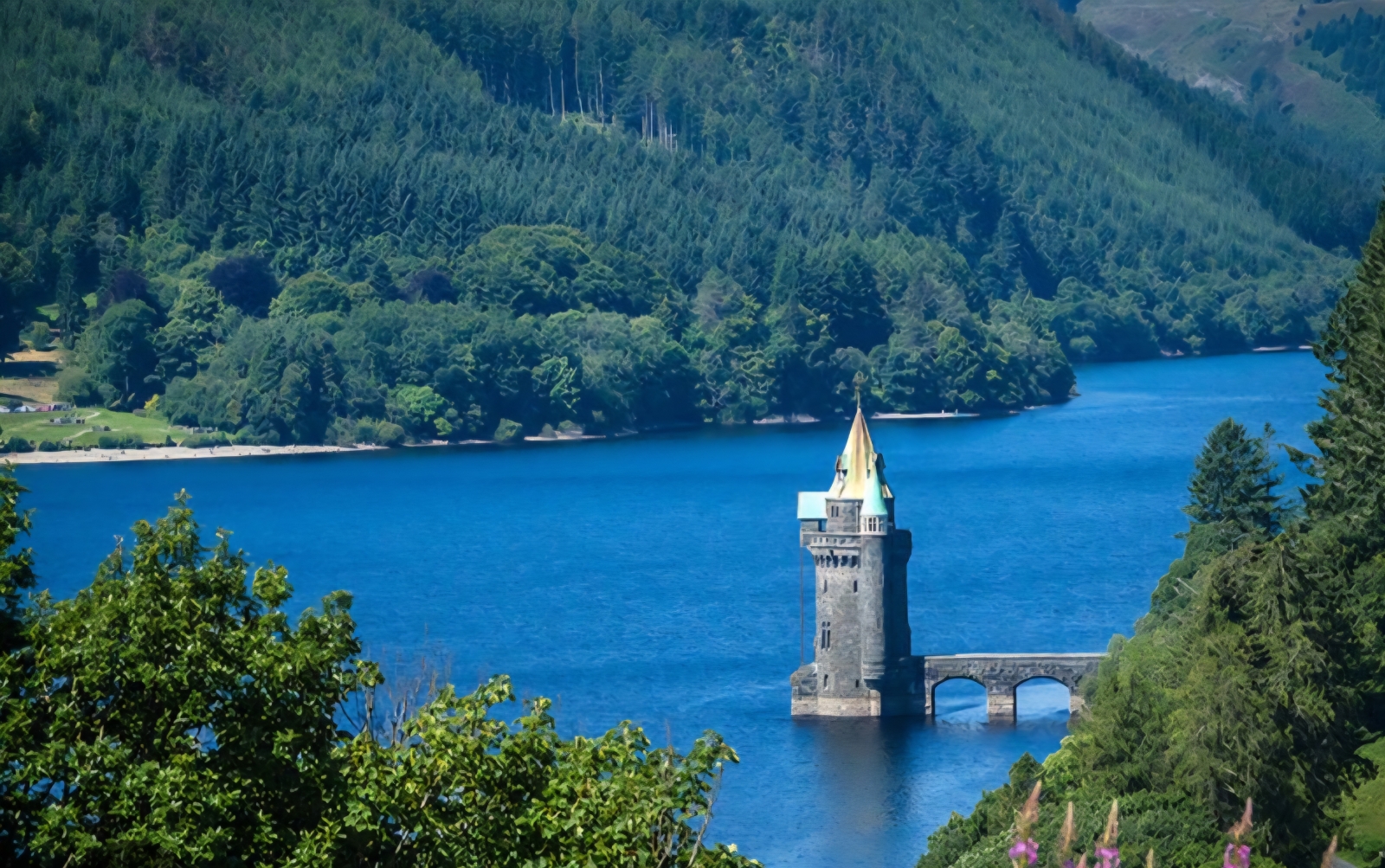Vários filmes e produções já usaram o Lago Vyrnwy como locação cênica de filmagem, perto de nós.