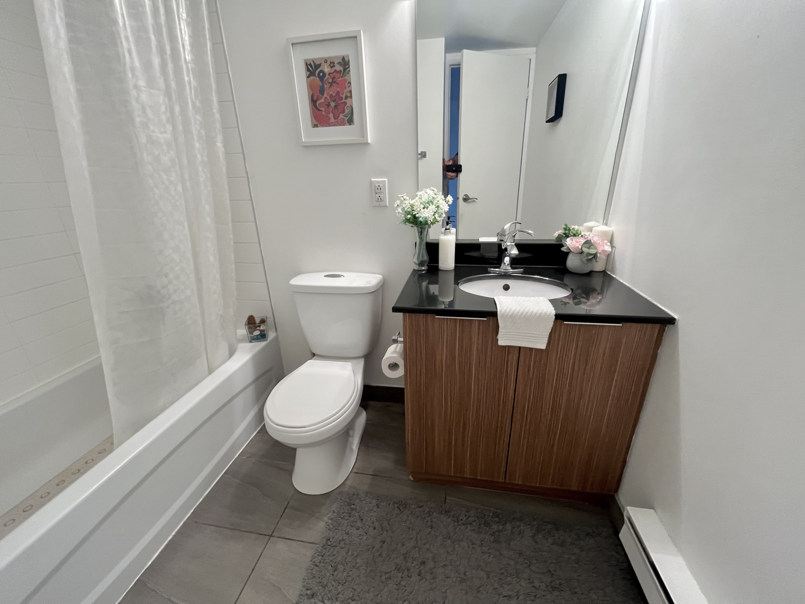 Badezimmer & Dusche.