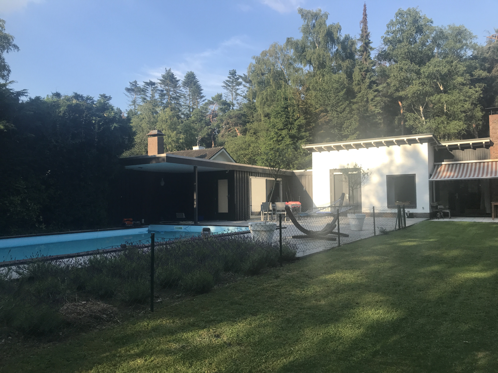 Oasis of peace with swimming pool in the green!