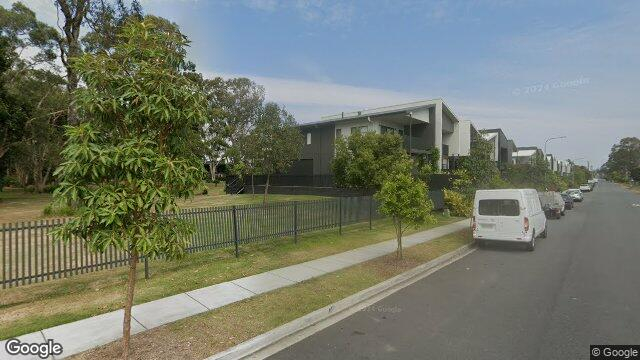 End Townhouse - adjoins green space - very private.