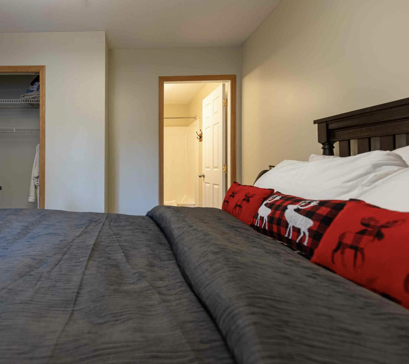 Cozy Mountain Retreat | | Ski, Golf, Bike, Hike & Explore