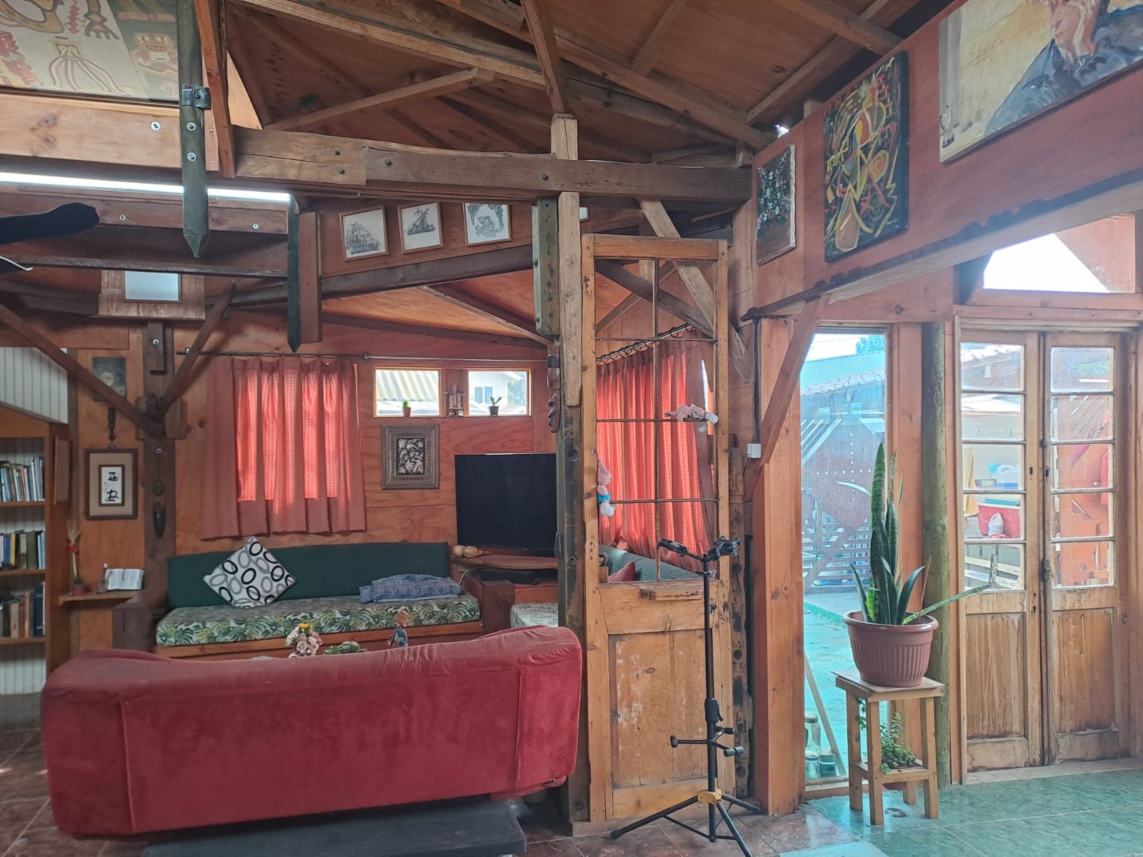 Wooden House between Vineyards and Ocean