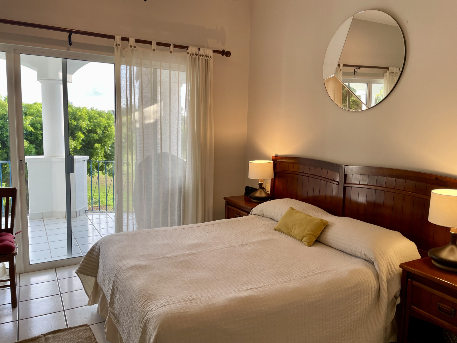 Condo on a Golf Course, shared pool, tropical surroundings, best area to live in Mazatlan!