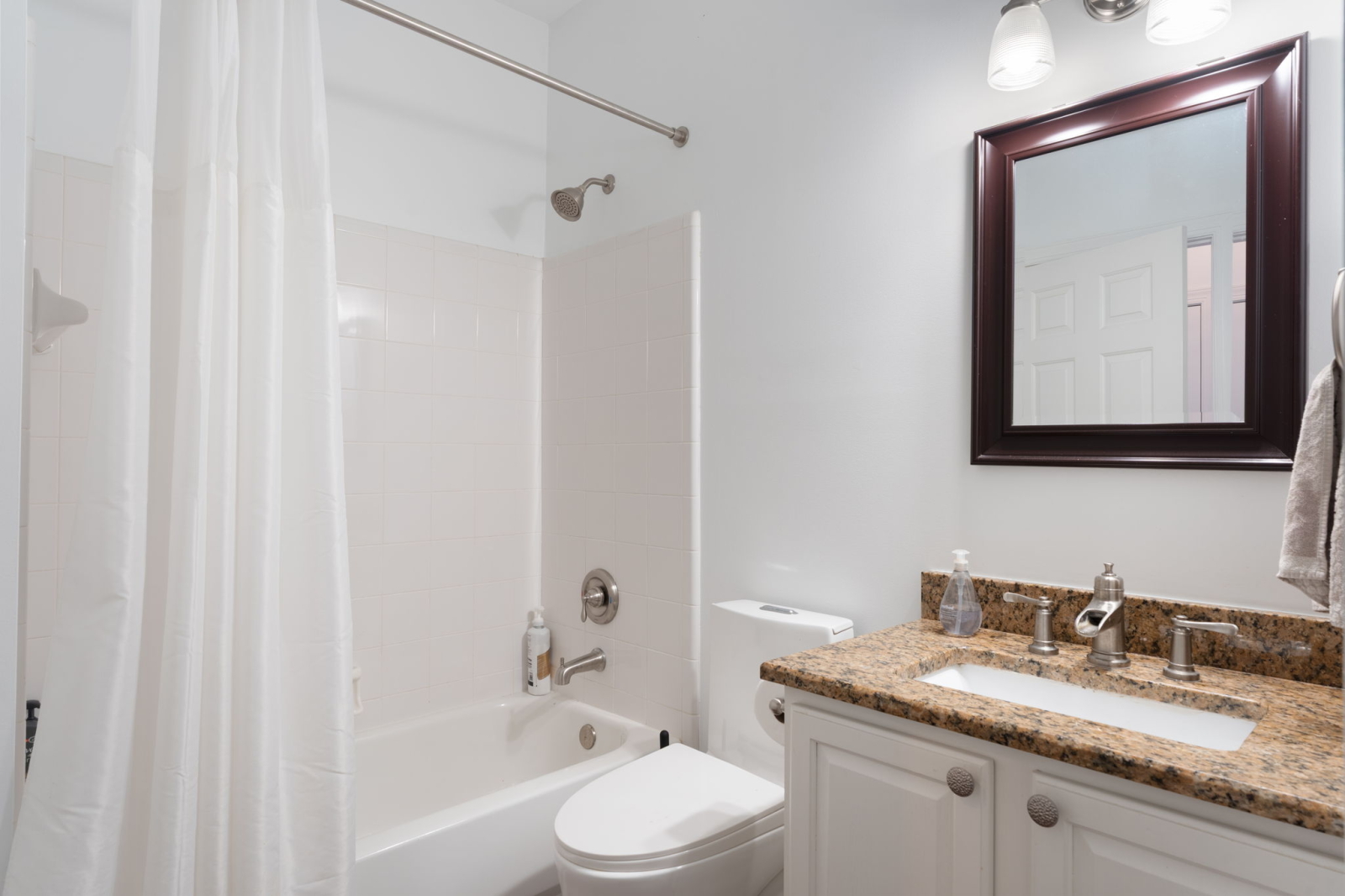 Vicino al centro 5BR + Ufficio Grande casa con cortile a Raleigh, NC