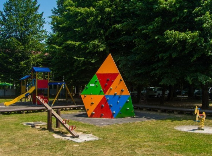 Kinderspielplatz (15 Minuten zu Fuß von unserem Zuhause entfernt)