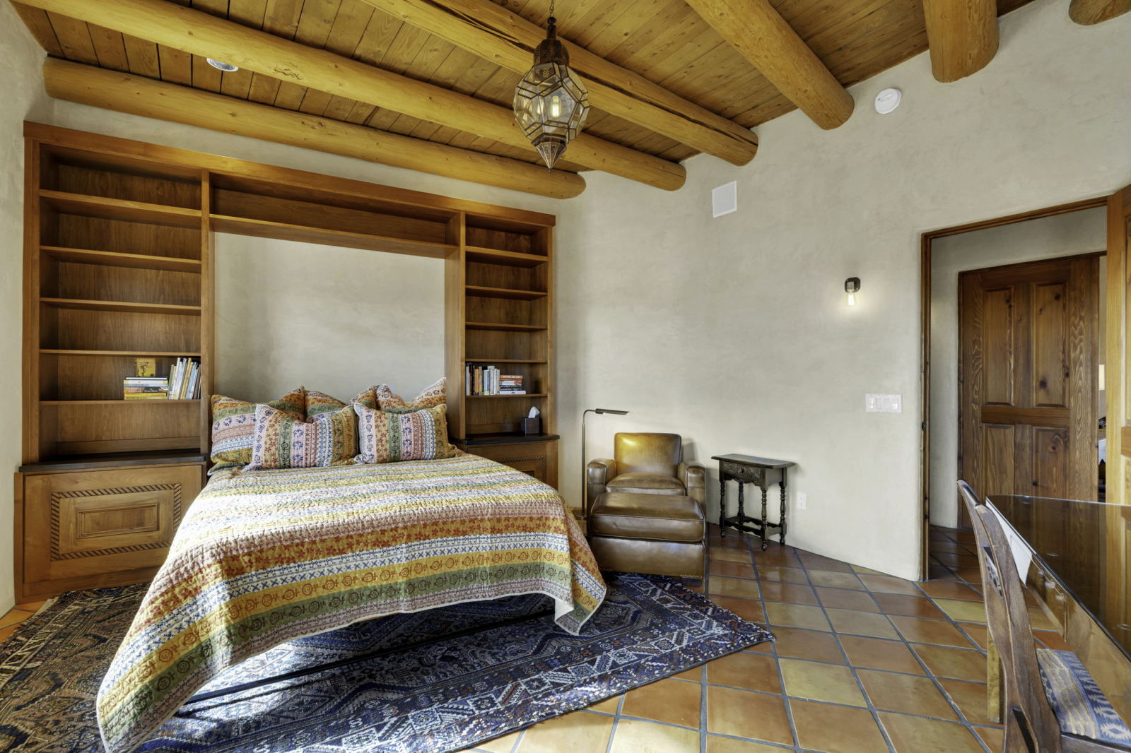 Den / Bedroom 4 Queen Murphy Bed