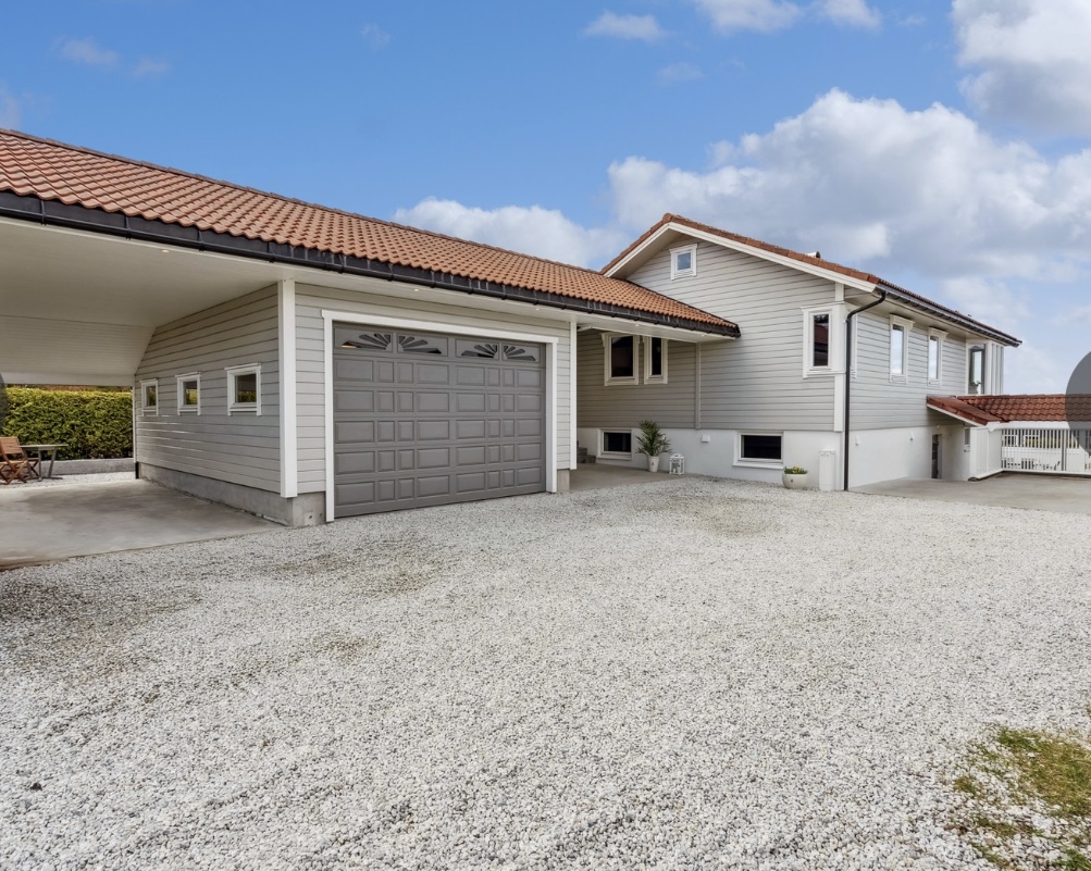 4 bedroom (8 beds) house in Ålesund with private yard