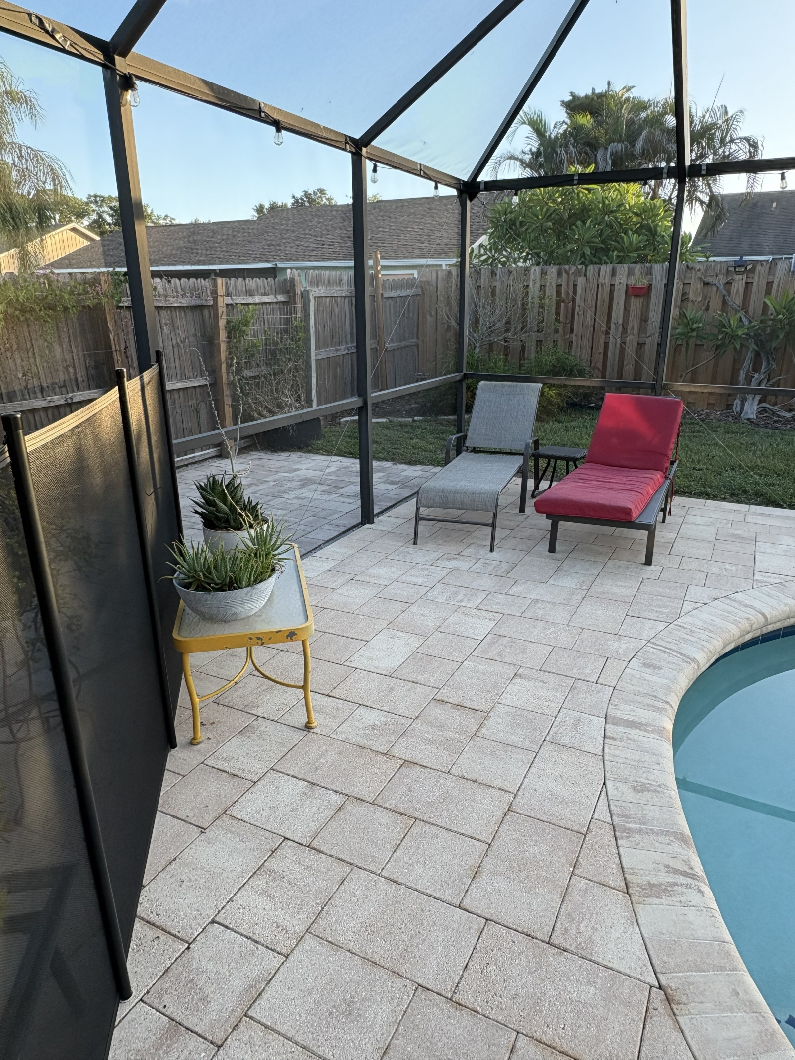 Maison de piscine - Accueillant les chiens - Jardin arrière entièrement clôturé