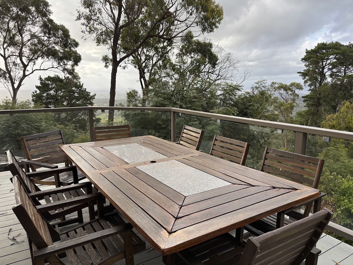 Thuis in de heuvels met uitzicht over de Yarra Valley en de skyline van het CBD, prachtige zonsondergangen en mini-geiten! <1 uur vanaf het stadscentrum