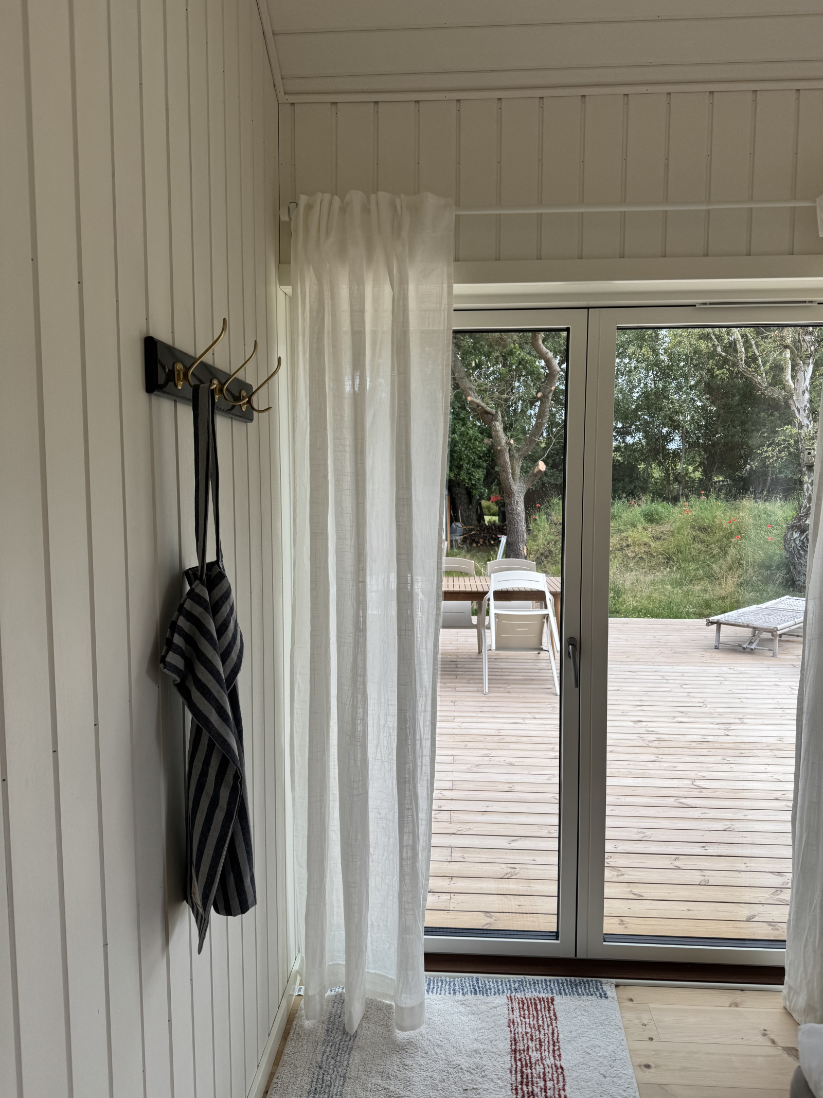 Vista al jardín desde el dormitorio 04