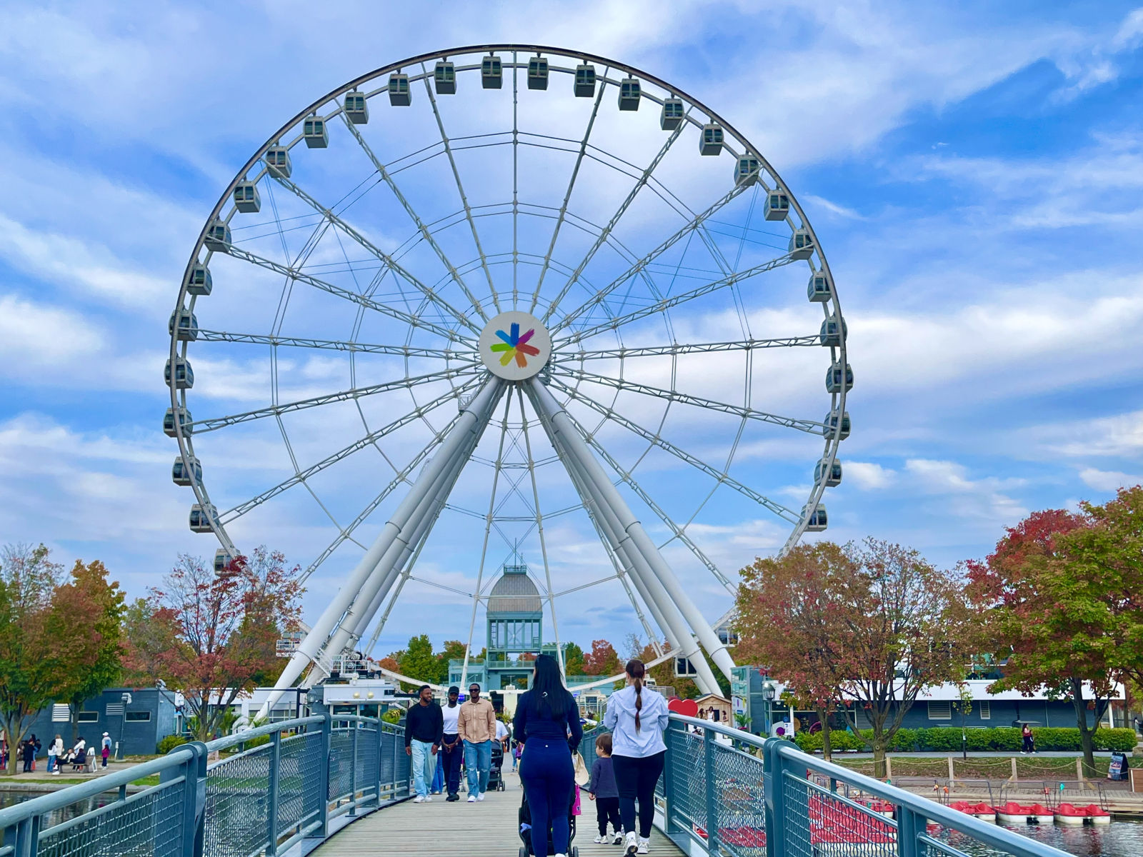 Riesenrad in der Altstadt von Montreal.