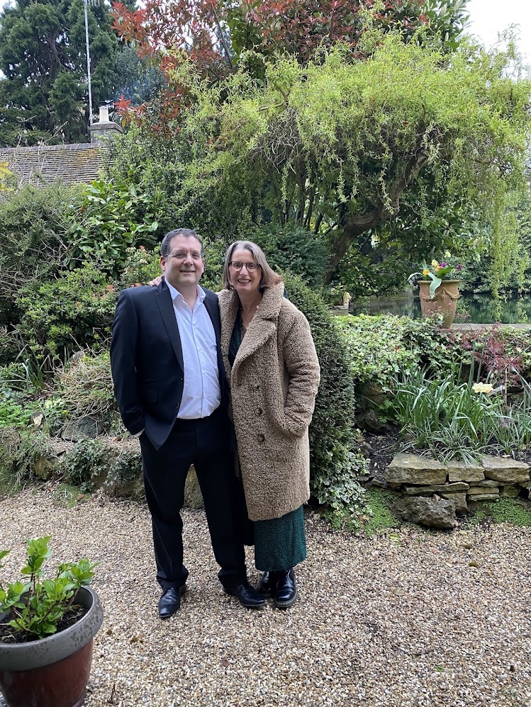 Historic Mill cottage (dated 1897) with pond in friendly village in beautiful Cotswolds 🐈 🐓