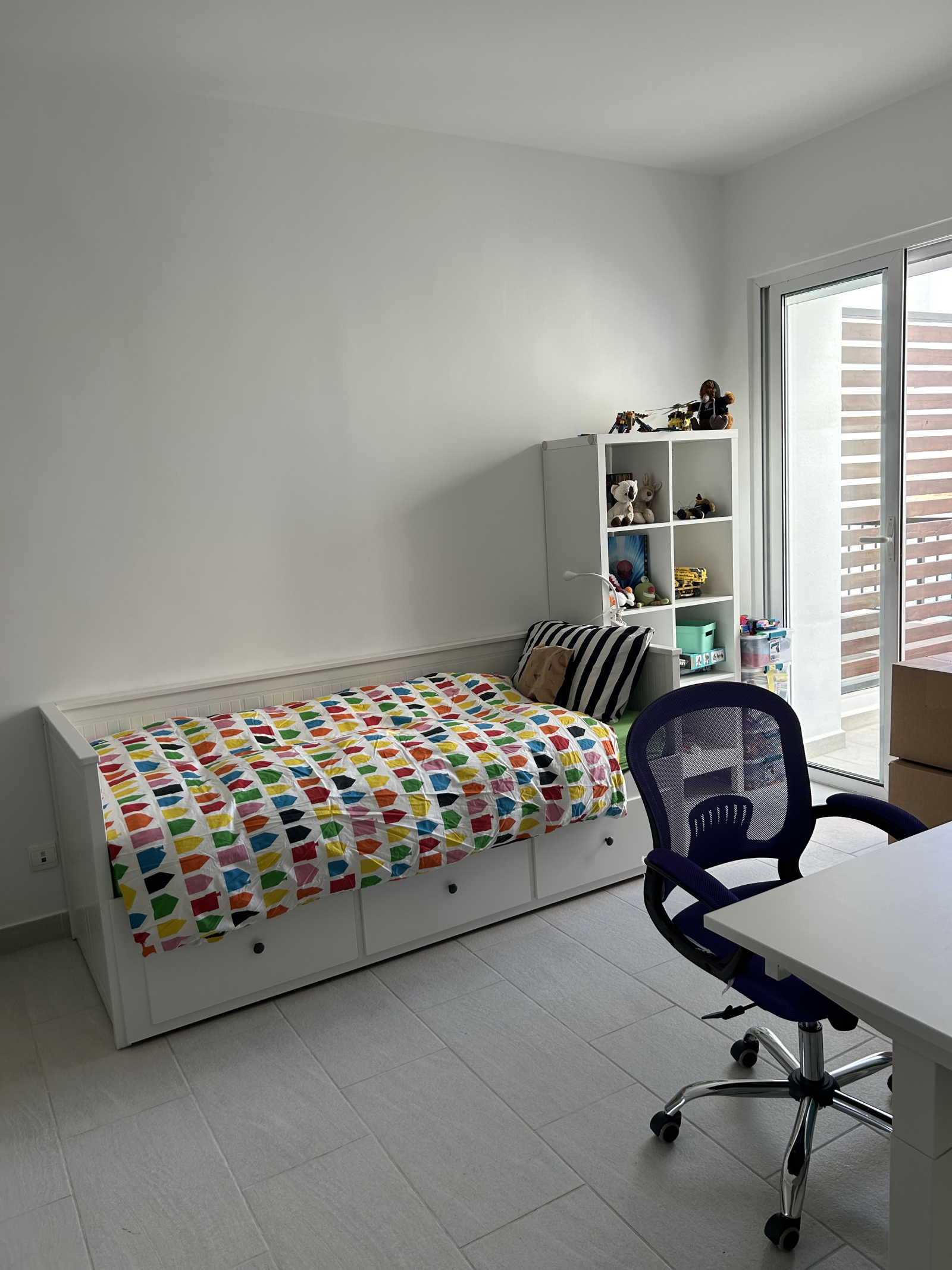 O quarto 3 tem uma cama de solteiro que pode ser transformada em cama de casal (80/160 x 200) e uma ...