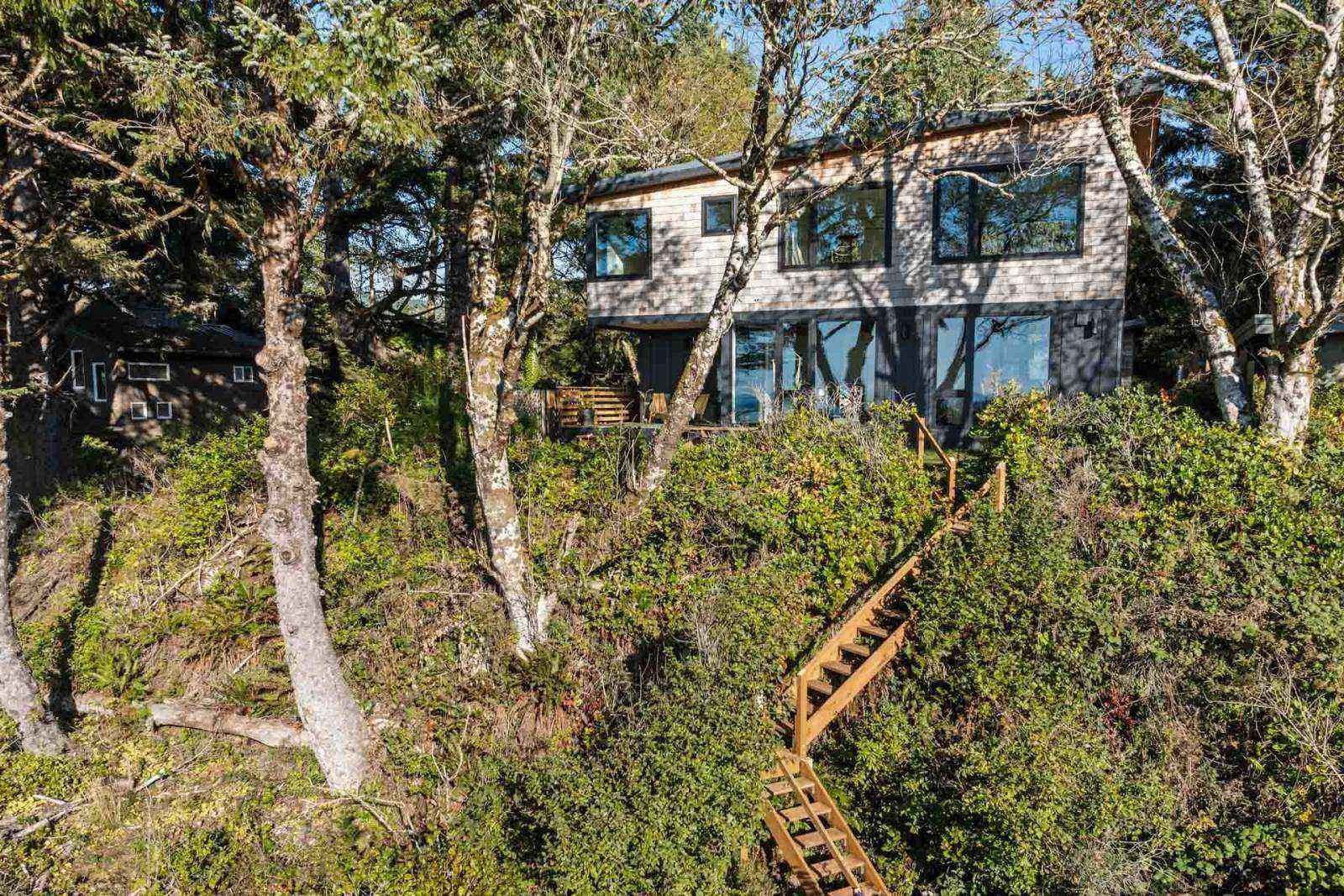 Modern huis aan het strand met uitzicht