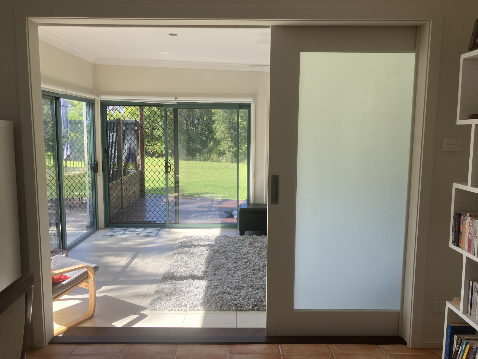 Der 2. Wohnbereich kann offen gestaltet oder für Privatsphäre/Ruhe in Zonen unterteilt werden