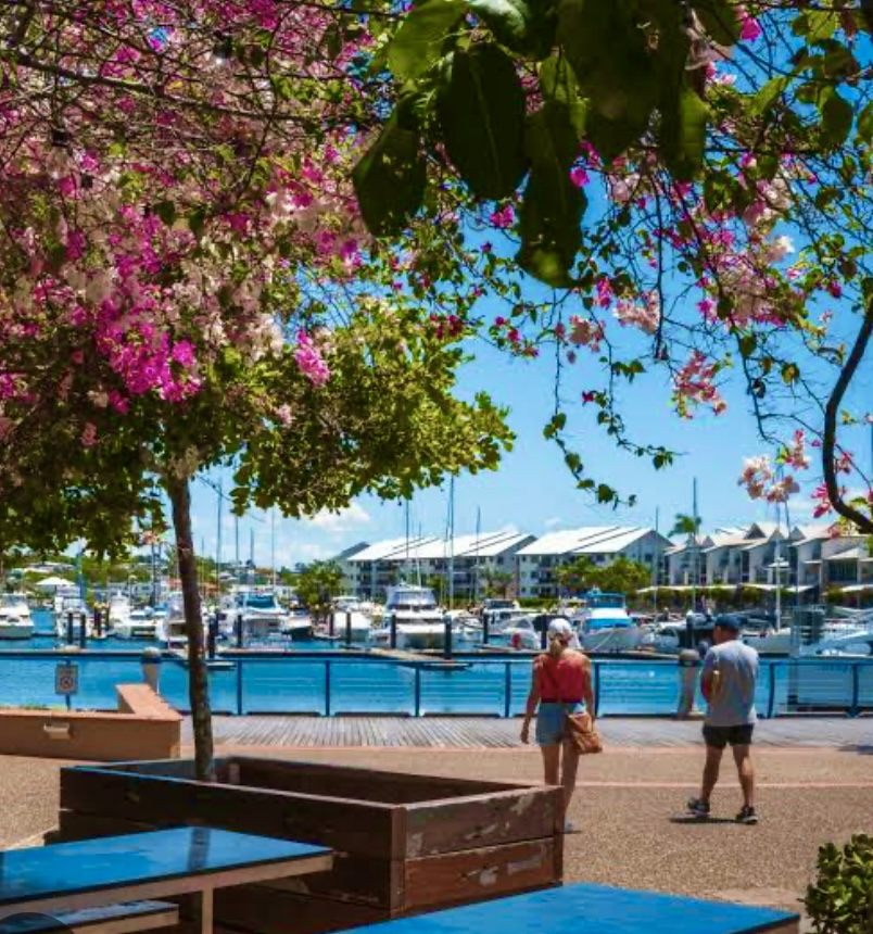 La marina de Raby Bay est accessible à pied.  Marché de nuit et une vaste sélection de superbes rest ...