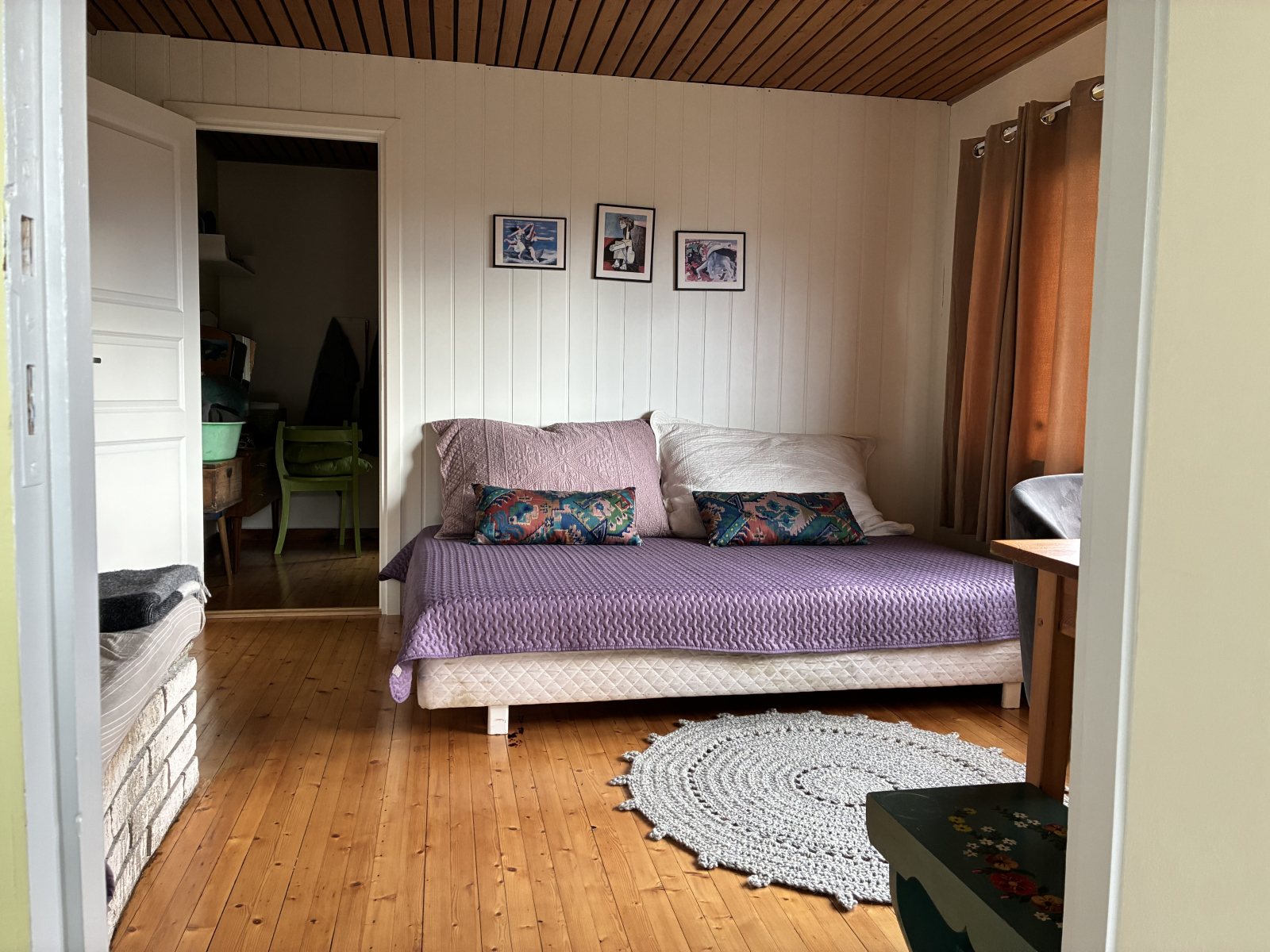 Loft no andar de cima / sala de estar extra com sofá-cama (pode acomodar 2 pessoas)