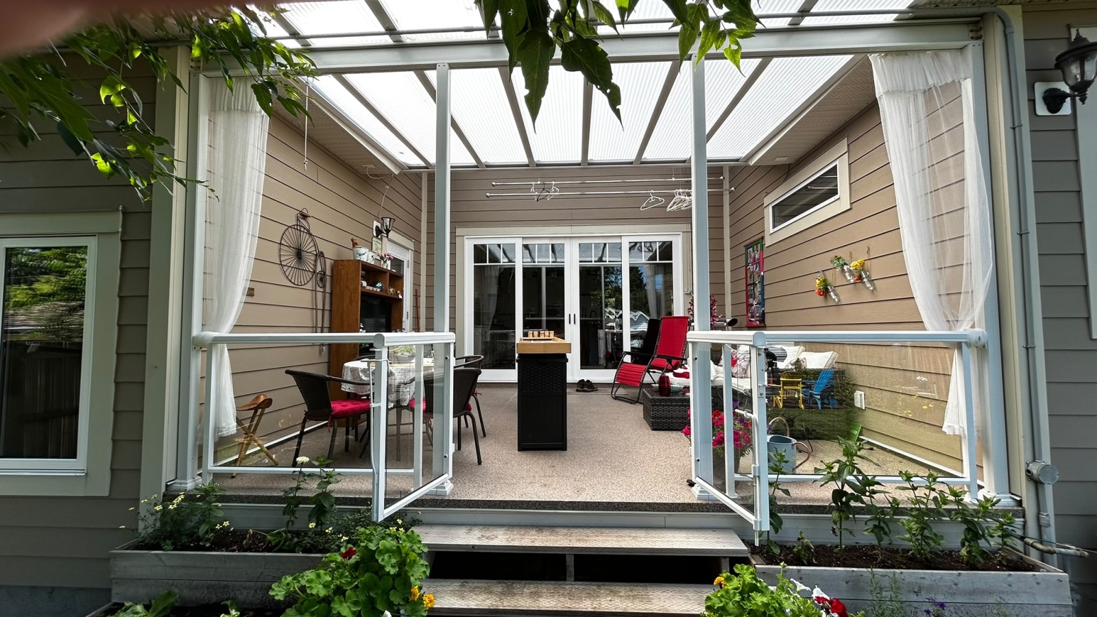 Comfortable 2 bedroom home in a quiet community but close to a lot of the activities.