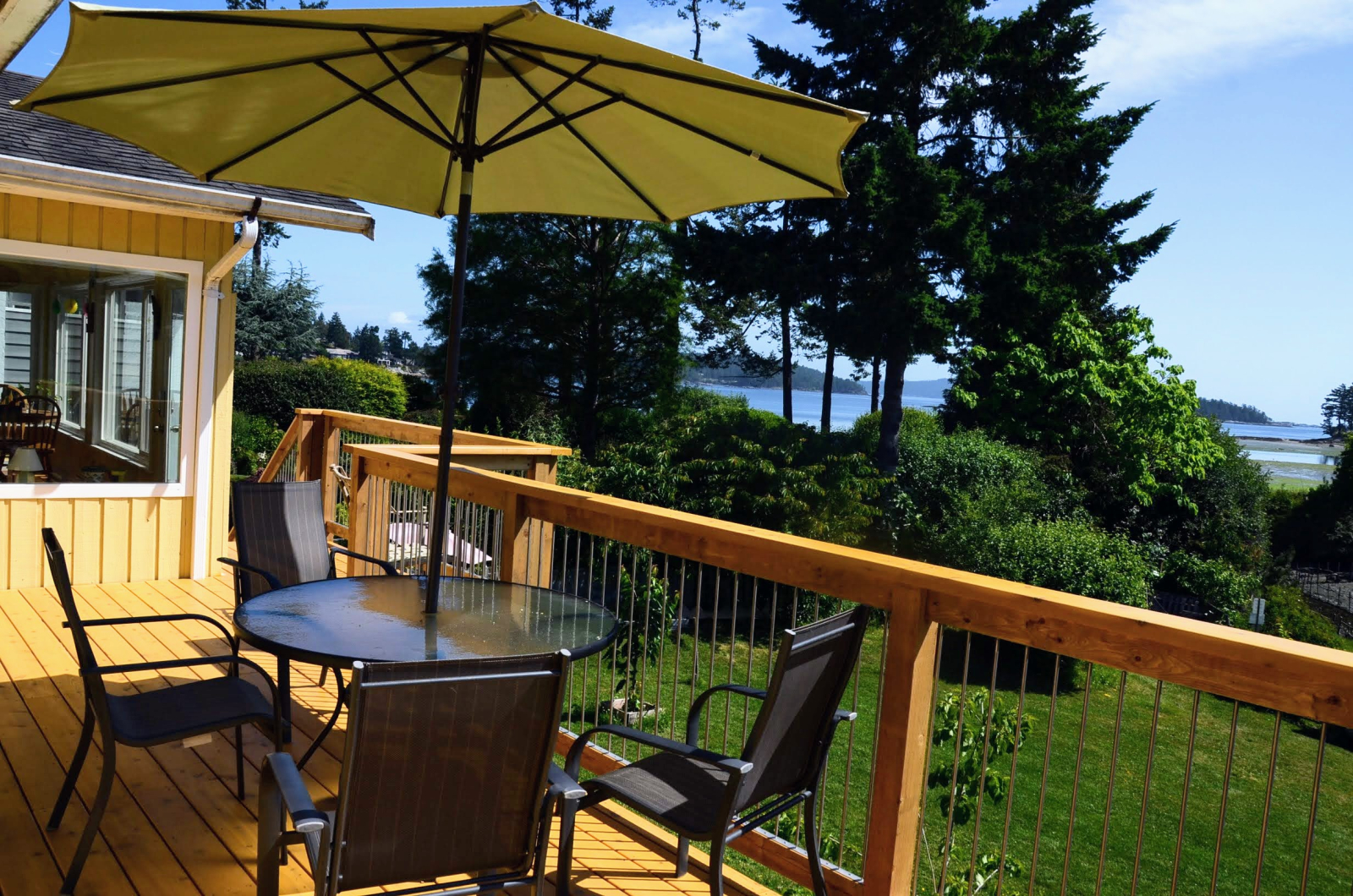 Bem-vindo a Sidney à beira-mar! Do terraço, você apreciará a vista deslumbrante da Baía de Roberts.