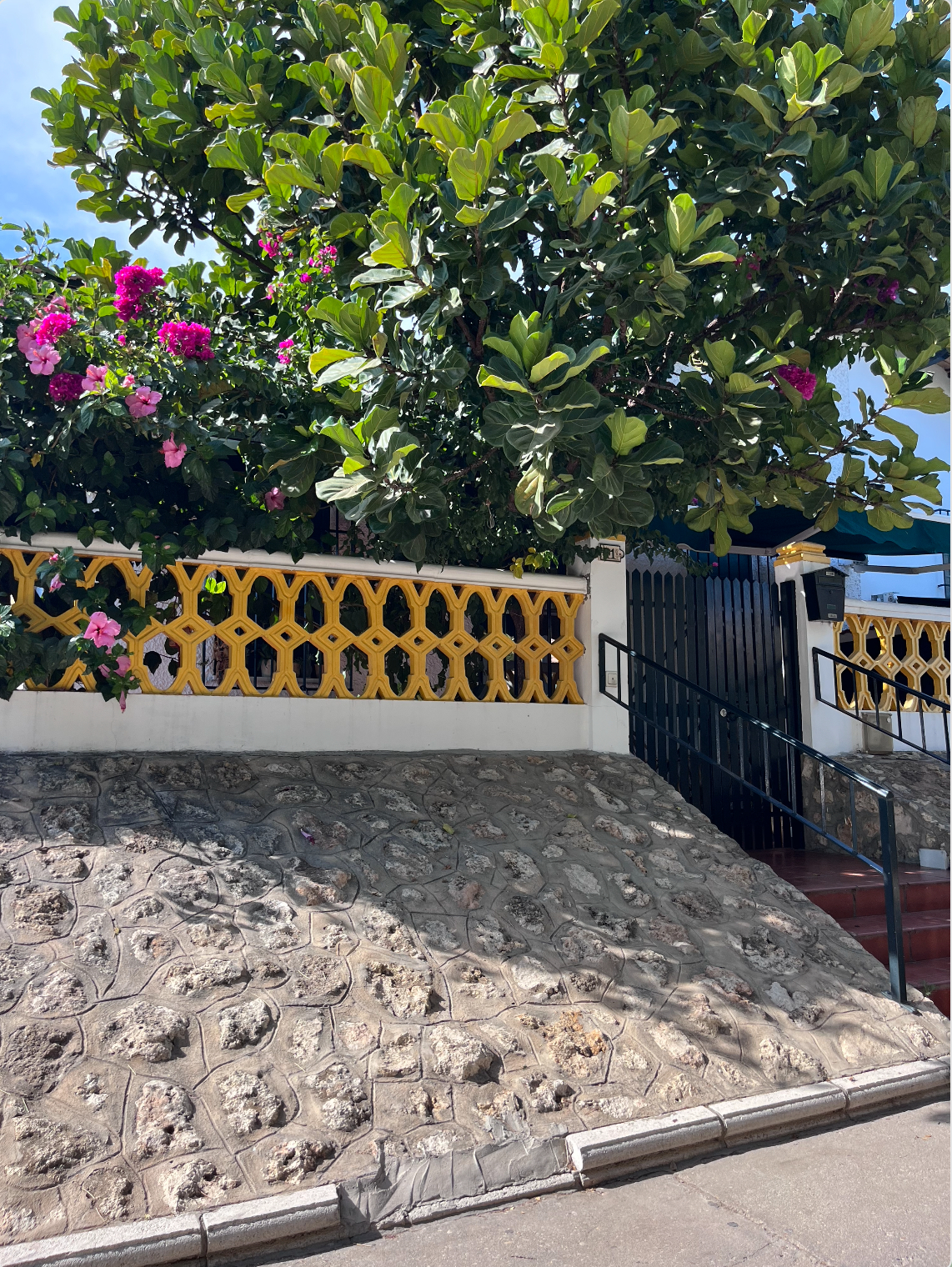 Charming British-Andalusian little Cottage in city centre close to amazing beaches