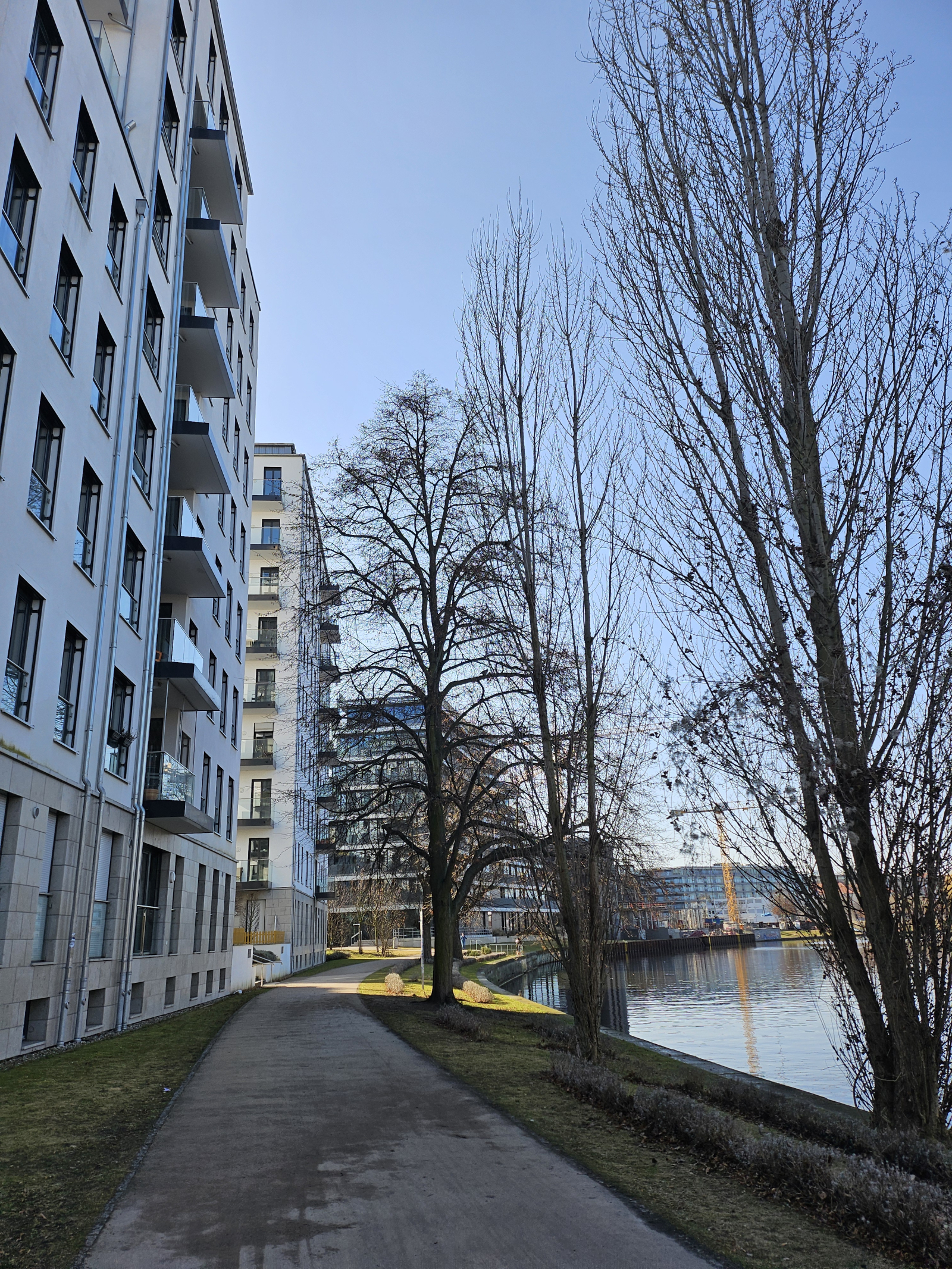 Luxe appartement aan de rivier met drie kamers in het centrum van Berlijn