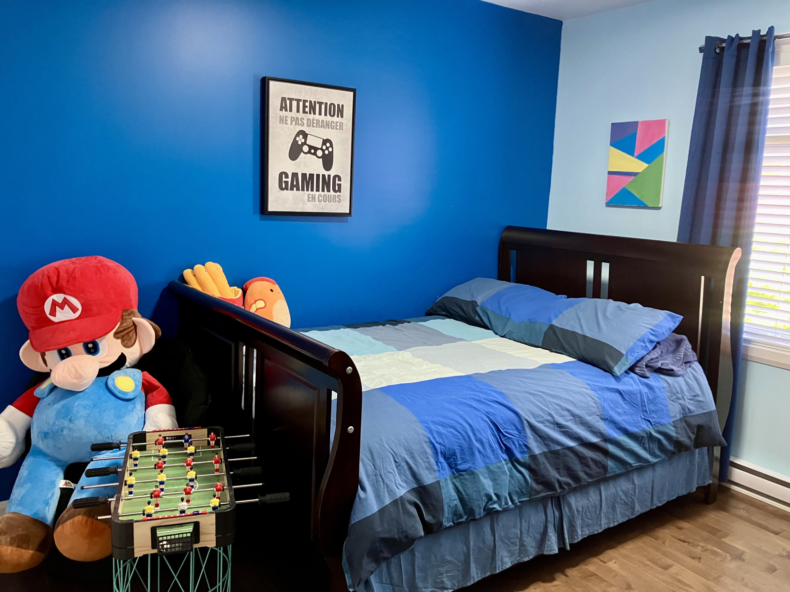 2nd bedroom with queen bed