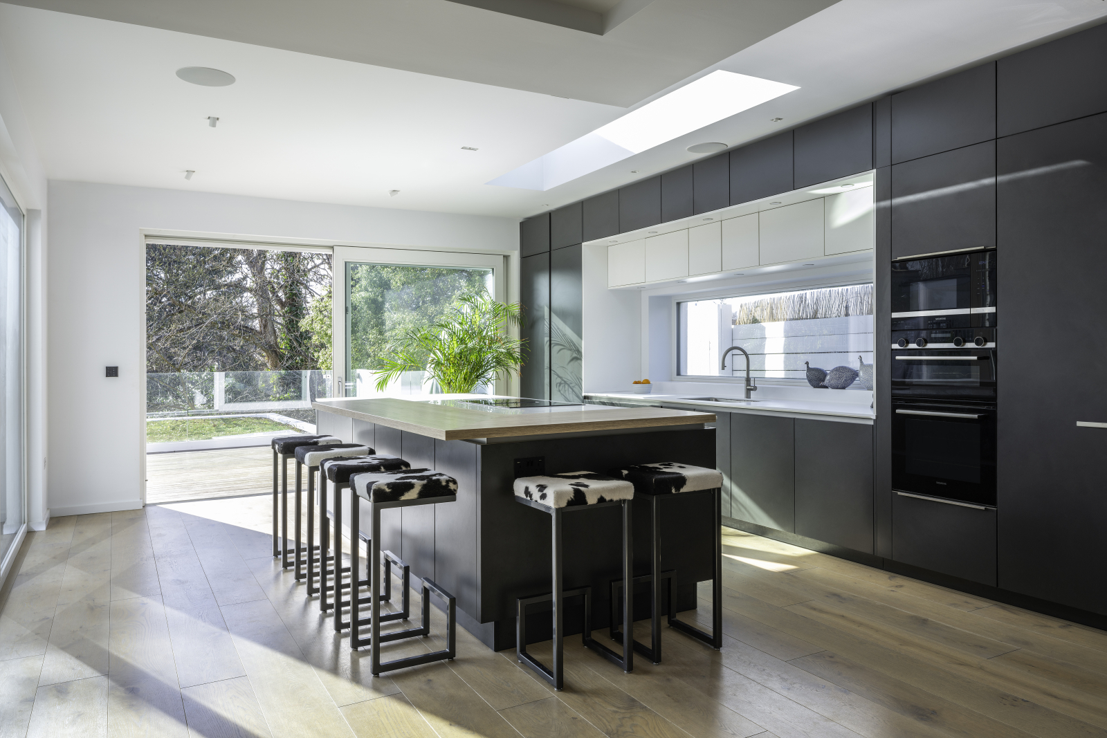 Duitse keuken (Siemens) volledig geladen met koffiezetapparaat, dubbele oven, thermomix, inductiekoo ...