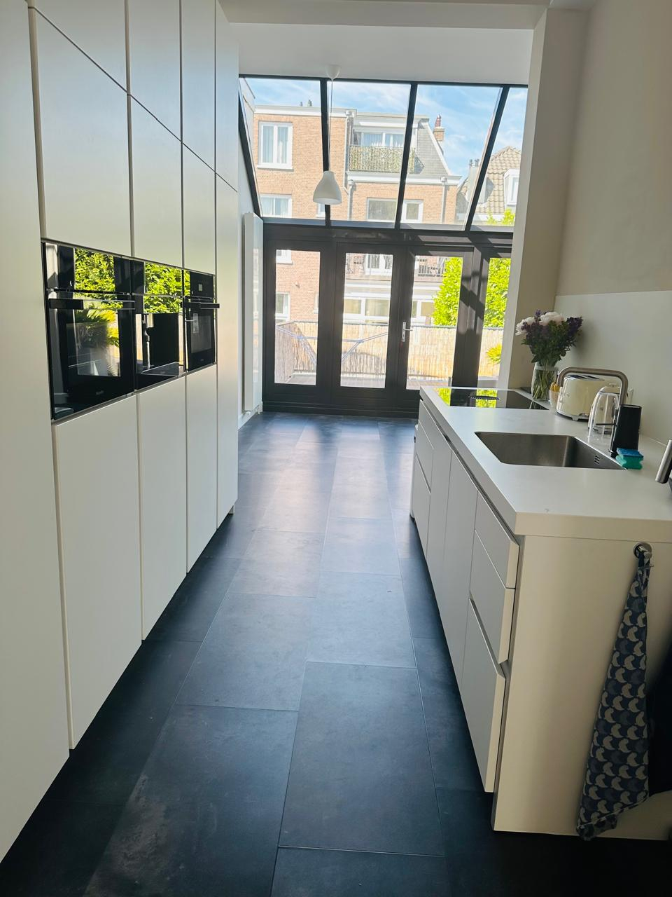 Cuisine et balcon extérieur