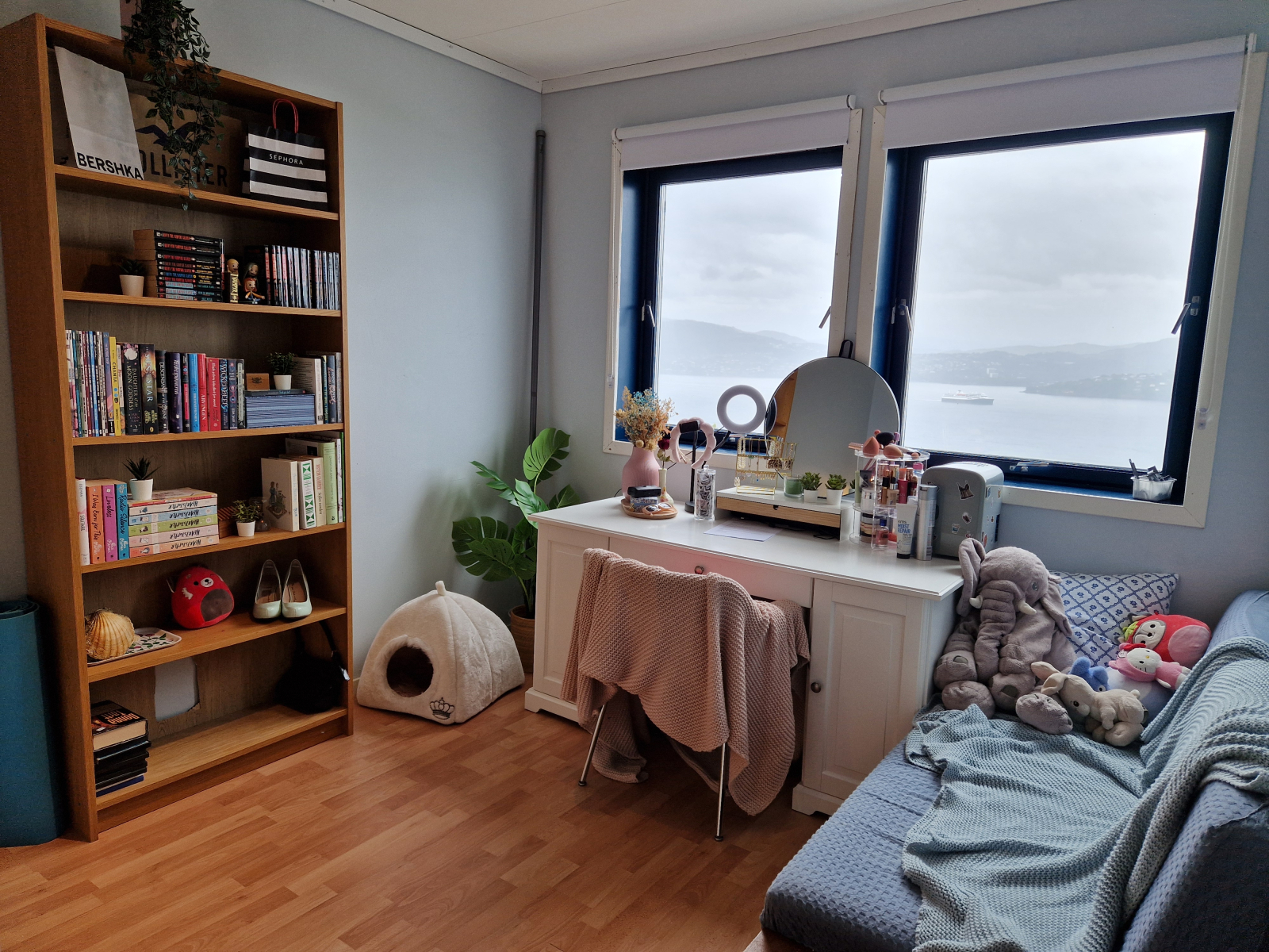 Quarto 2. O sofá pode ser transformado em uma cama de solteiro (90x200 cm).