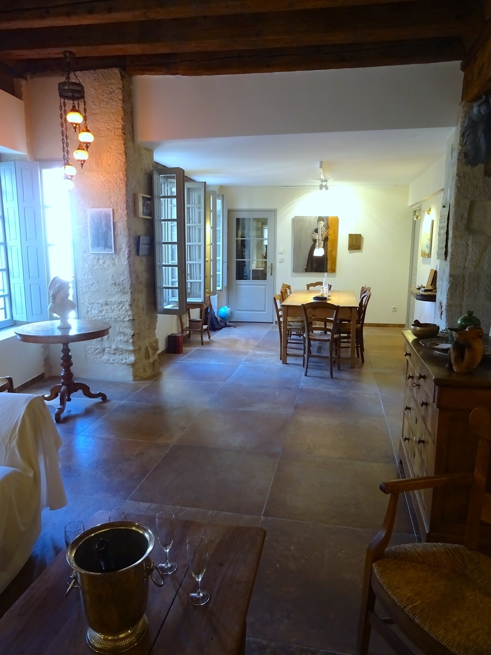 Historic residence near the Pont d'Avignon